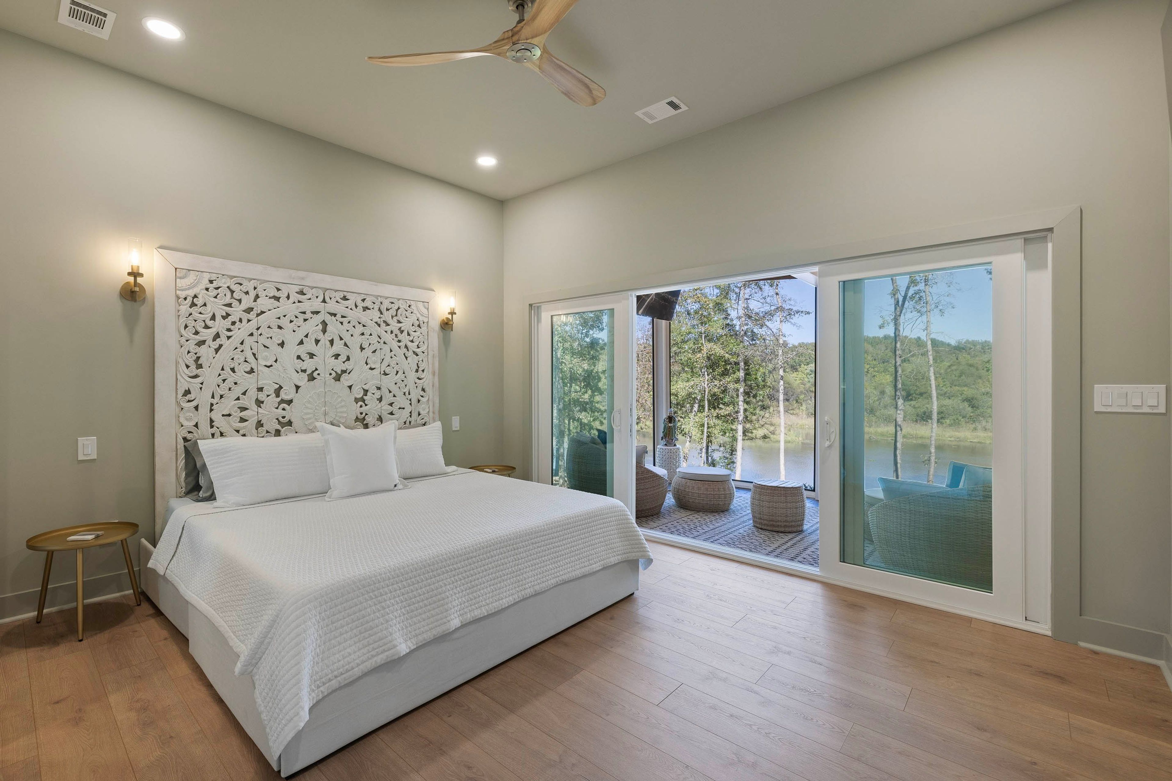 Bedroom Suite 1 | King Bed | Main Floor