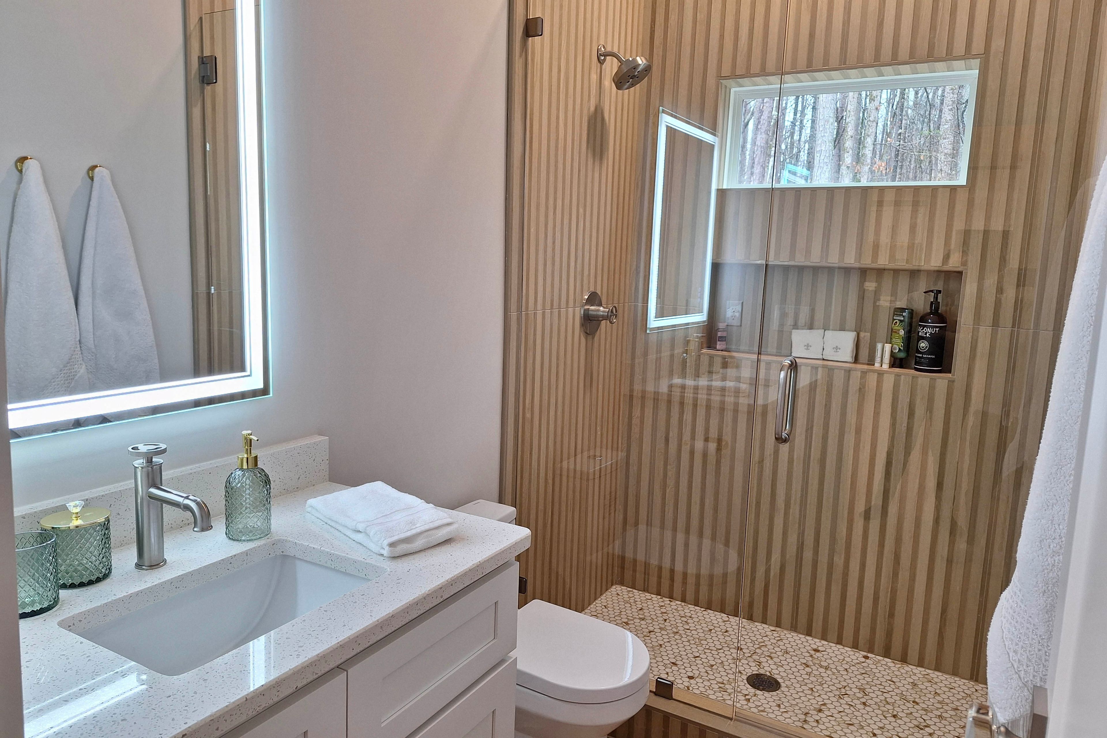 Bathroom | Main Floor