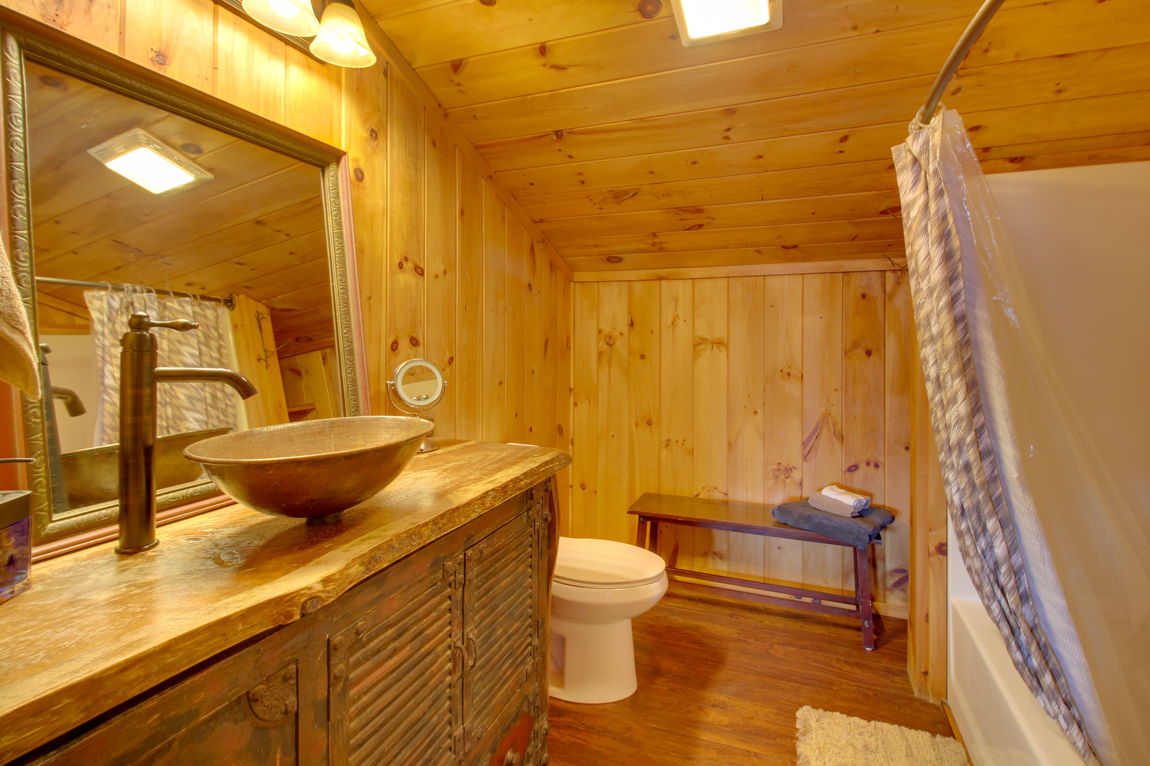 En-Suite Bathroom | 2nd Floor