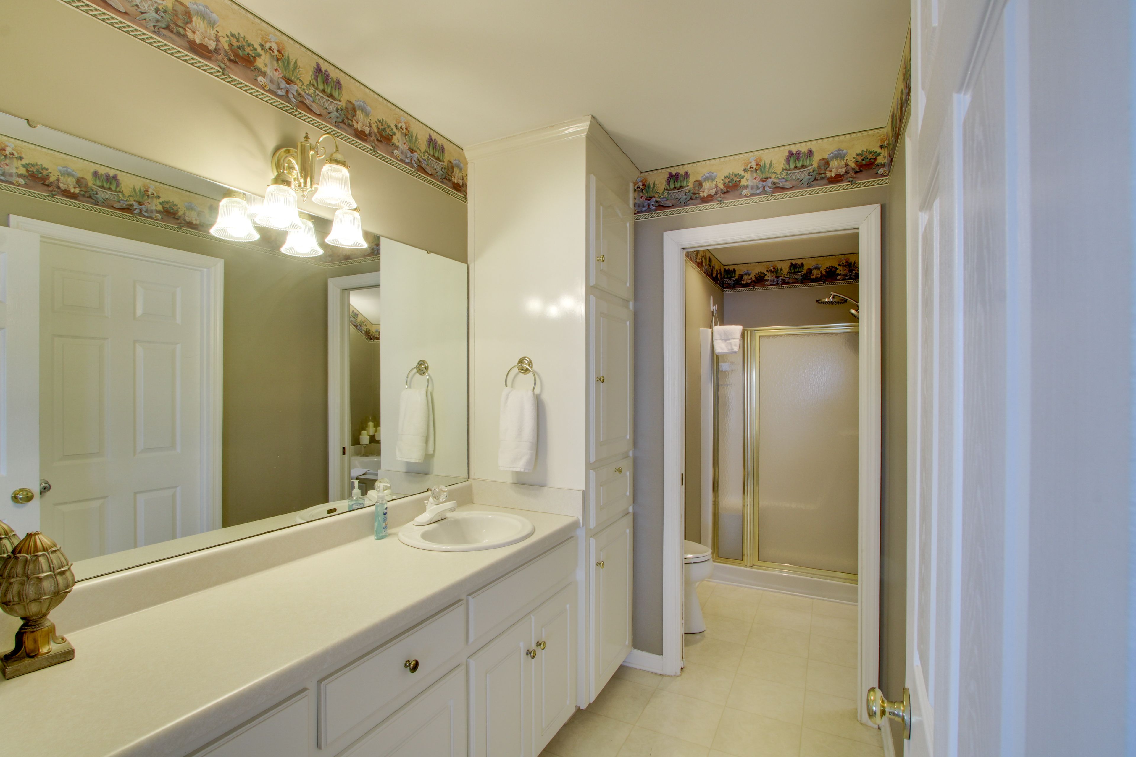 En-Suite Bathroom | 2nd Floor