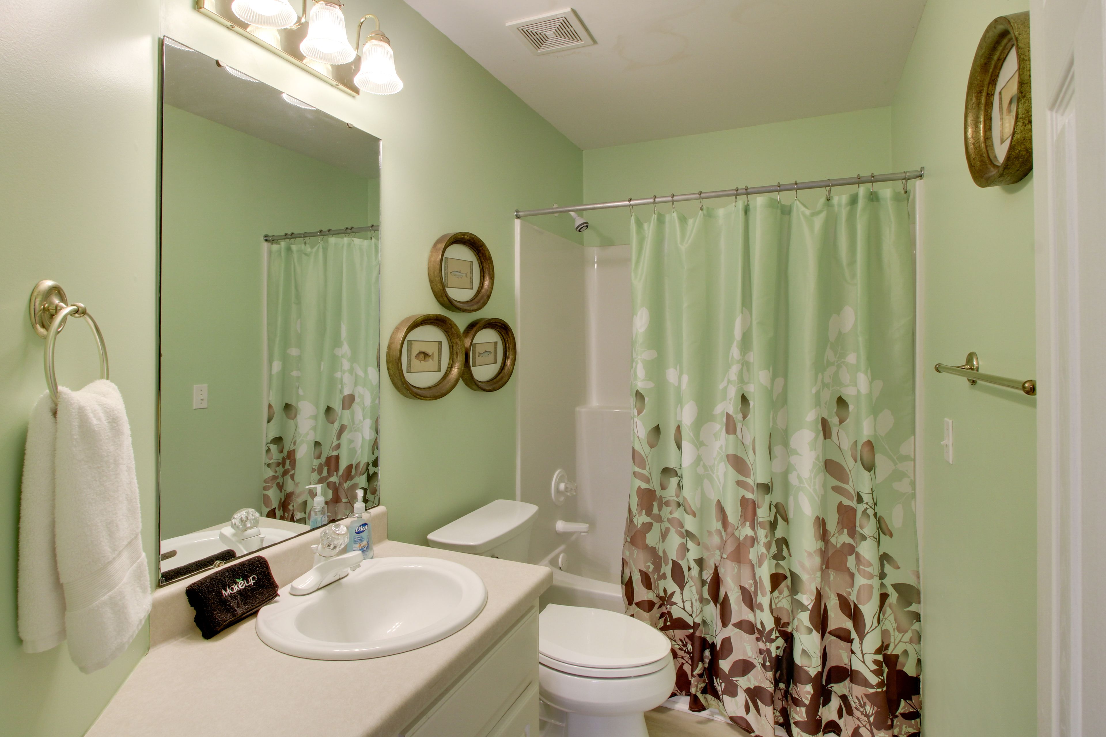 Bathroom | 1st Floor