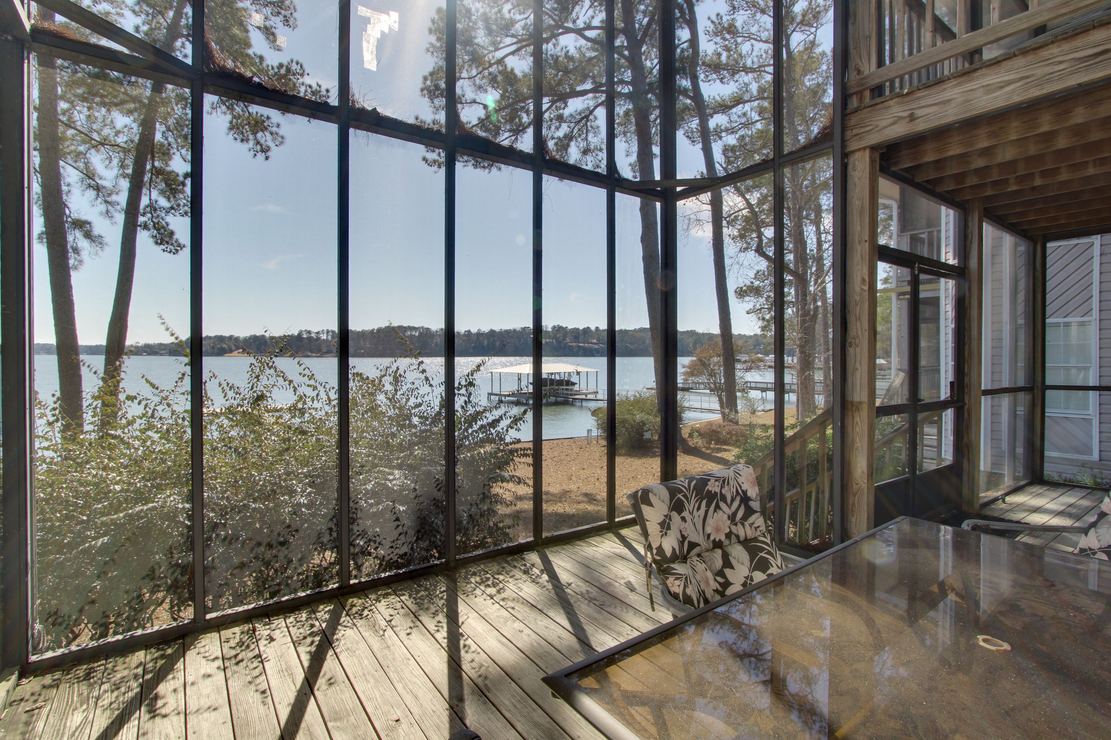 1st-Floor Screened Porch | Outdoor Dining | Lake Views