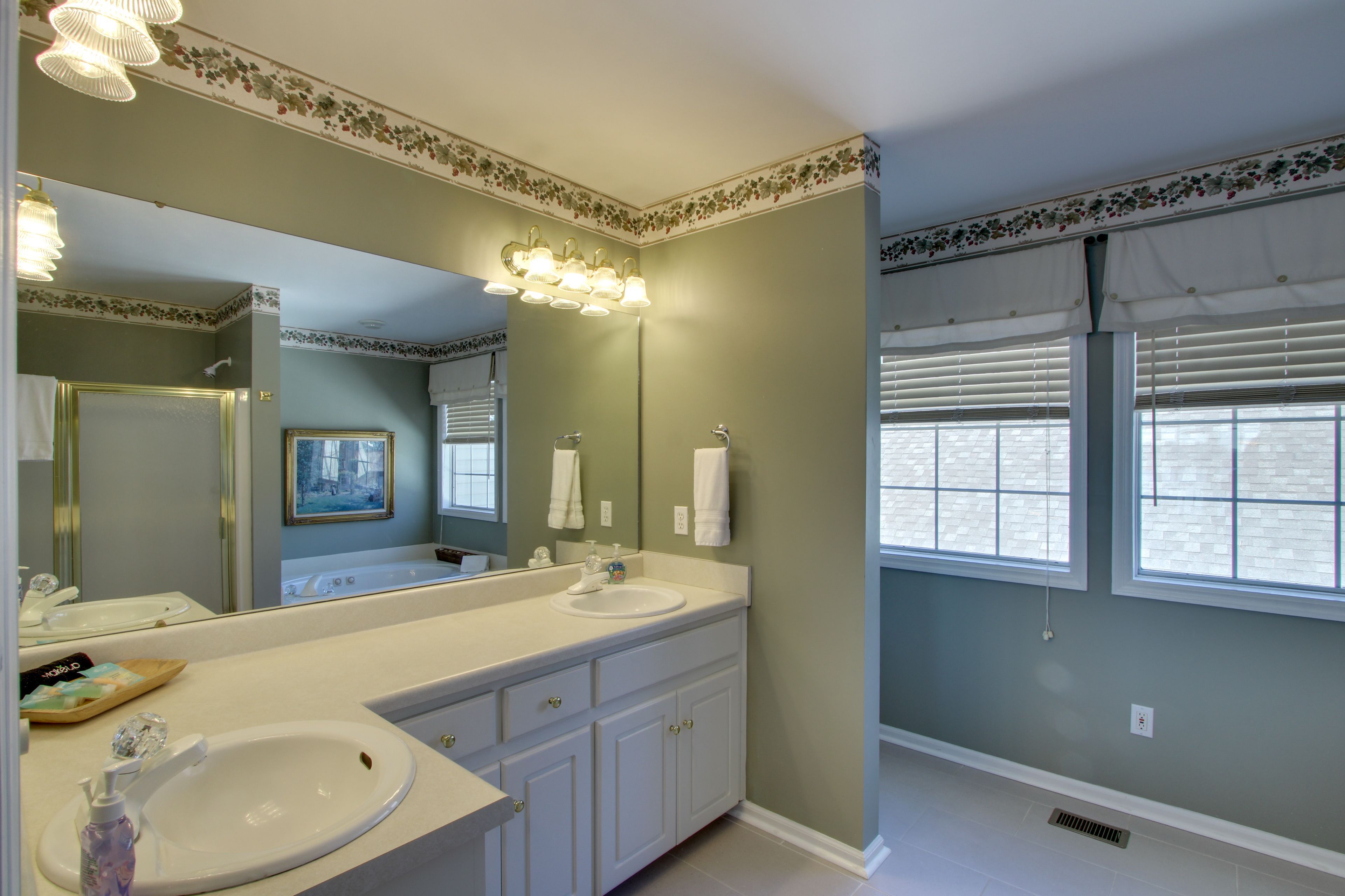 En-Suite Bathroom | 2nd Floor