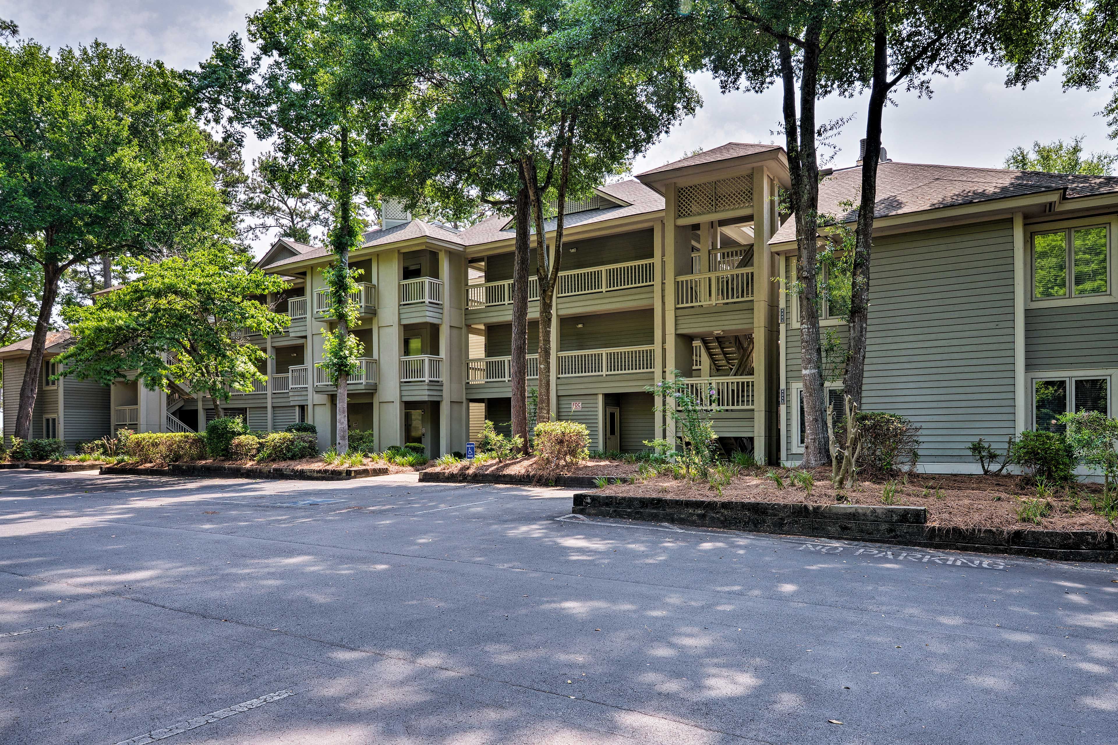 Parking | Community Lot (2 Vehicles, First-Come, First-Served)