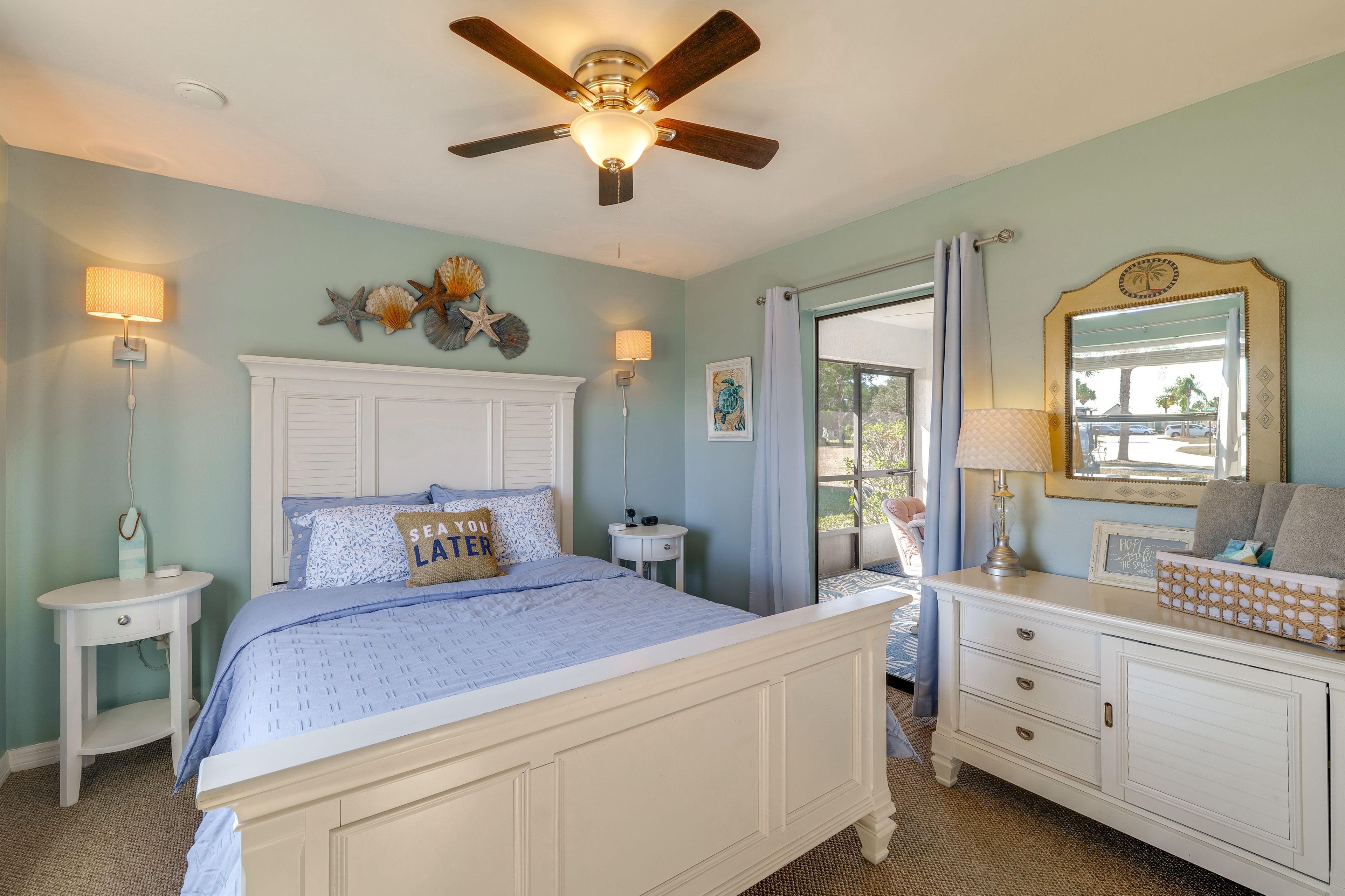 Bedroom 1 | Queen Bed