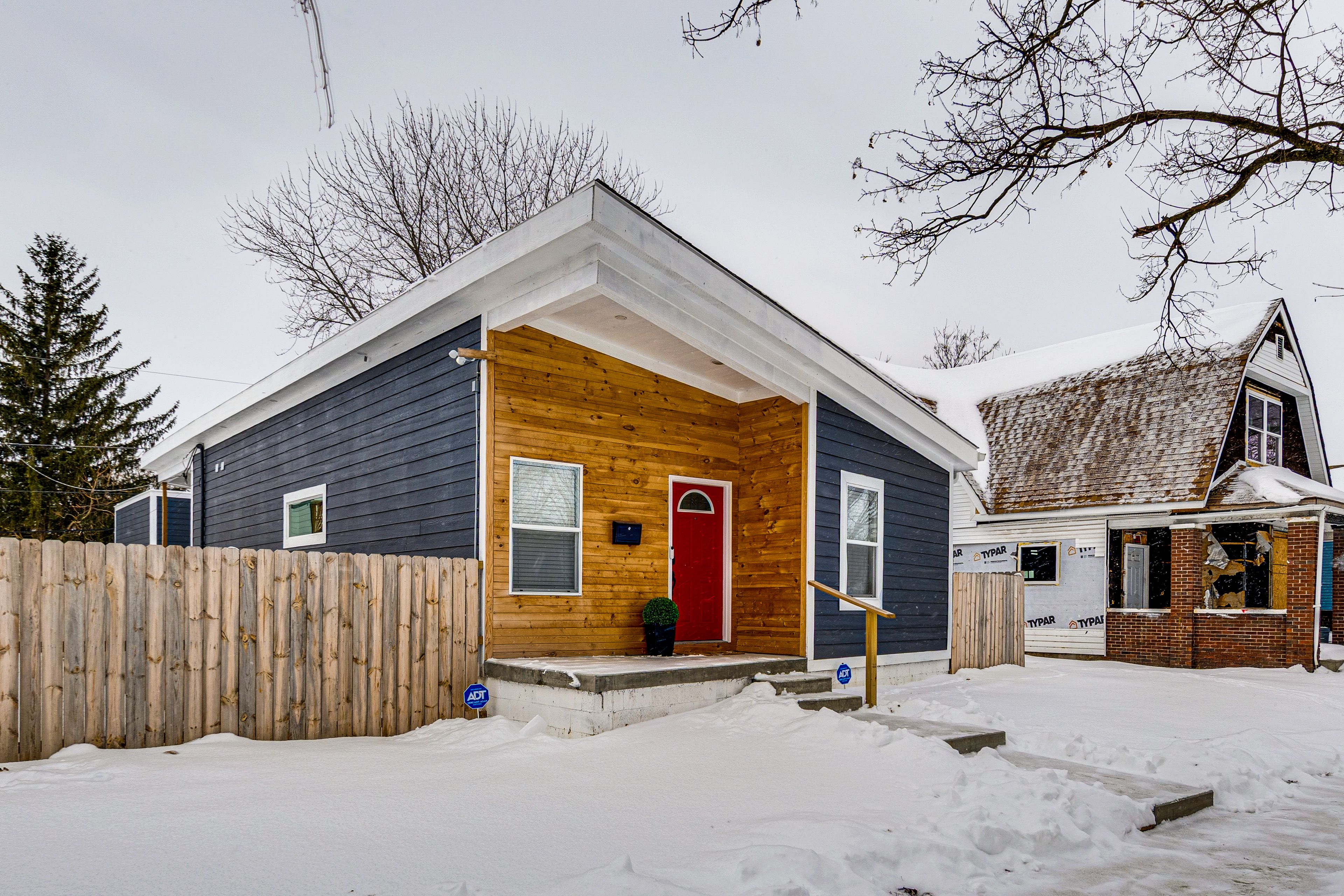 House Exterior | Street Parking