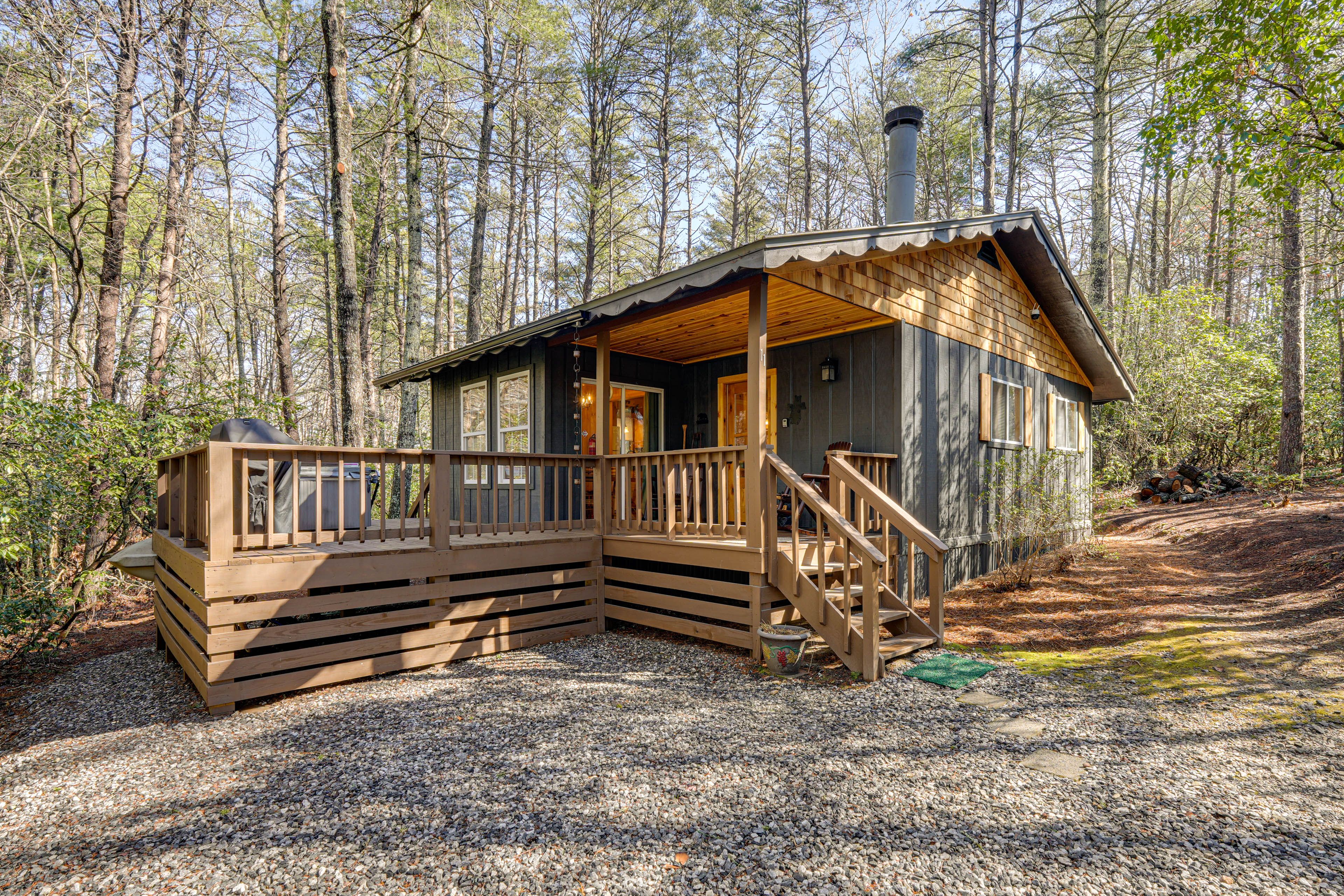 Sautee Nacoochee Vacation Rental | 2BR | 1BA | 768 Sq Ft