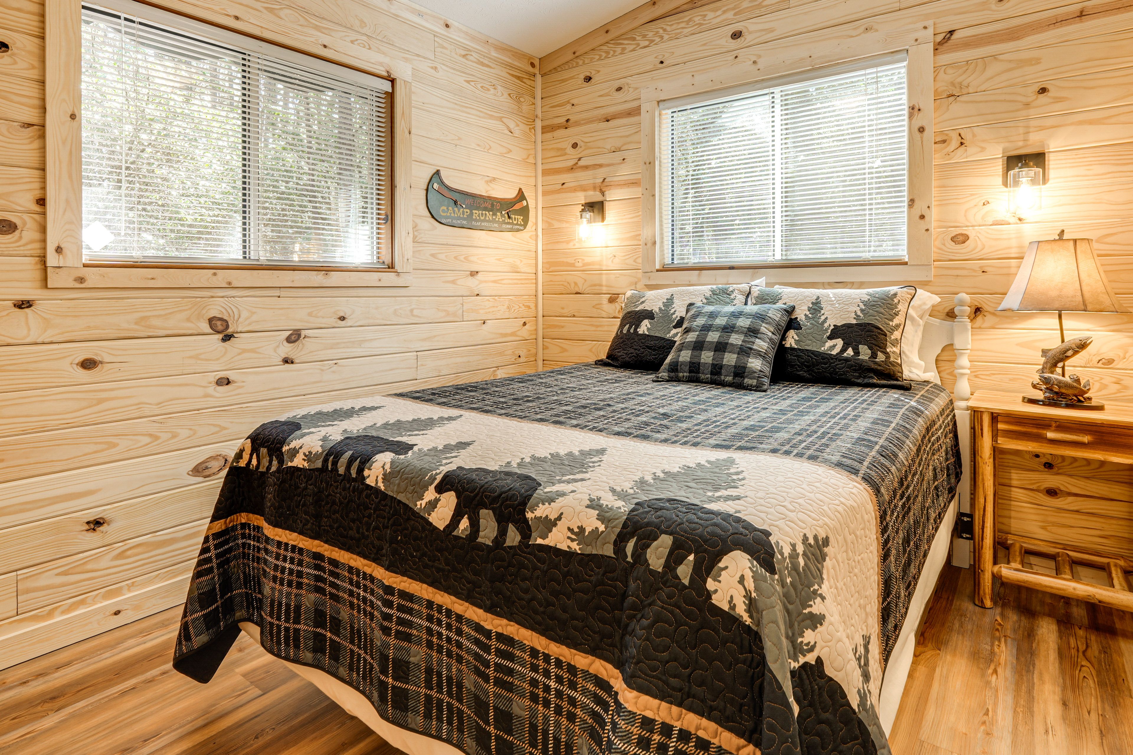 Bedroom 1 | Queen Bed