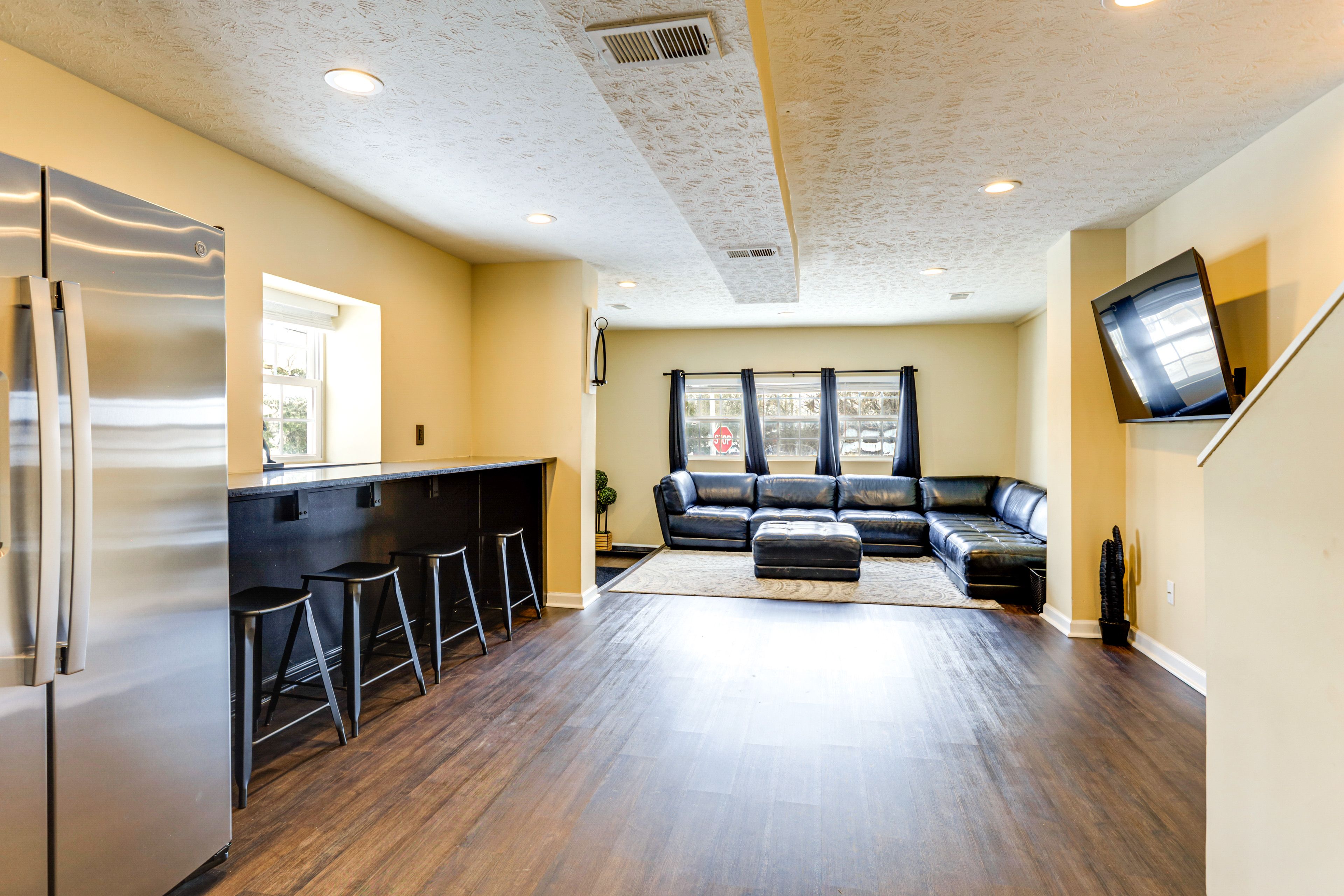 Cincinnati Vacation Rental | 2BR | 2BA | 2,000 Sq Ft | Stairs to Access