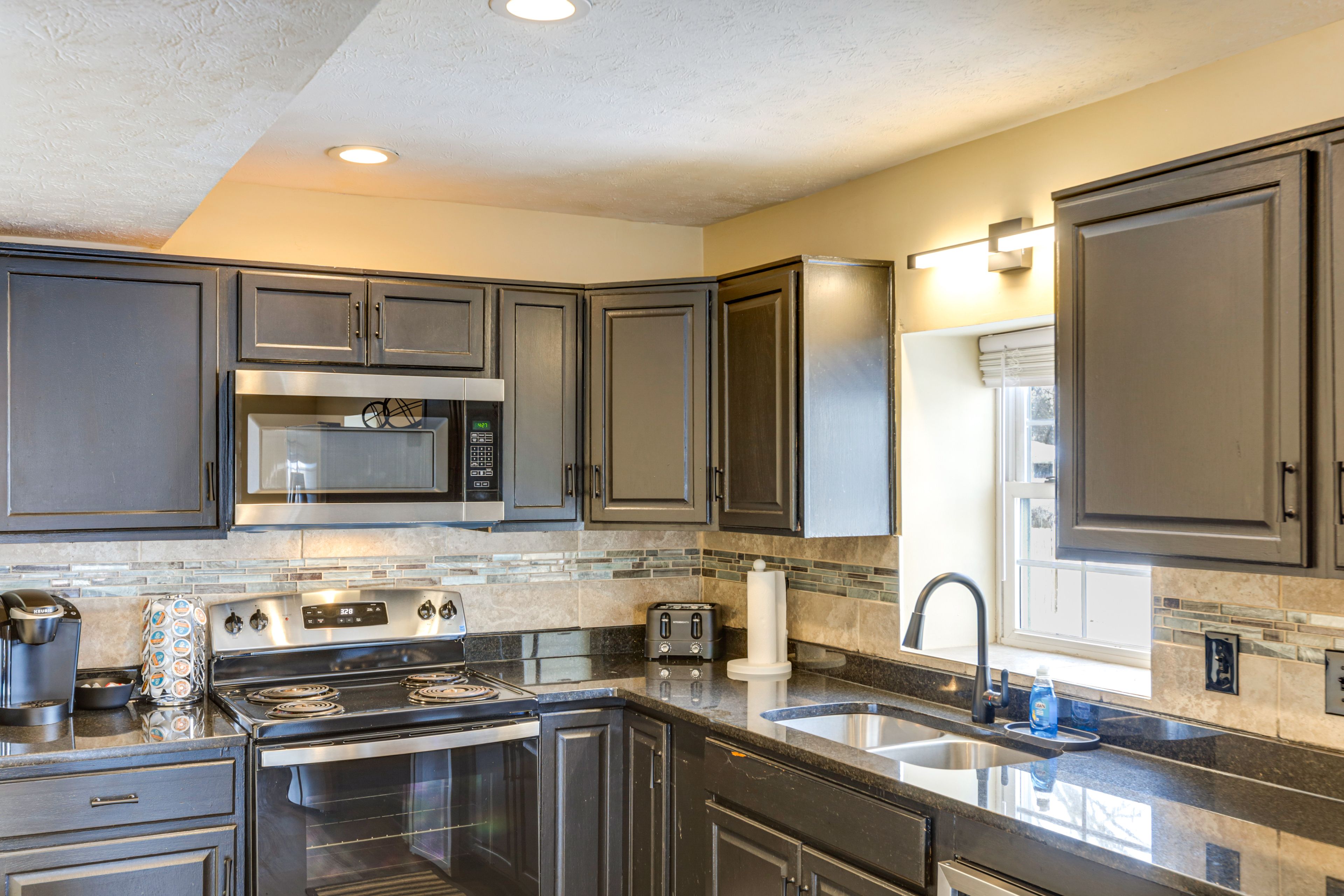 Kitchen | Main Level