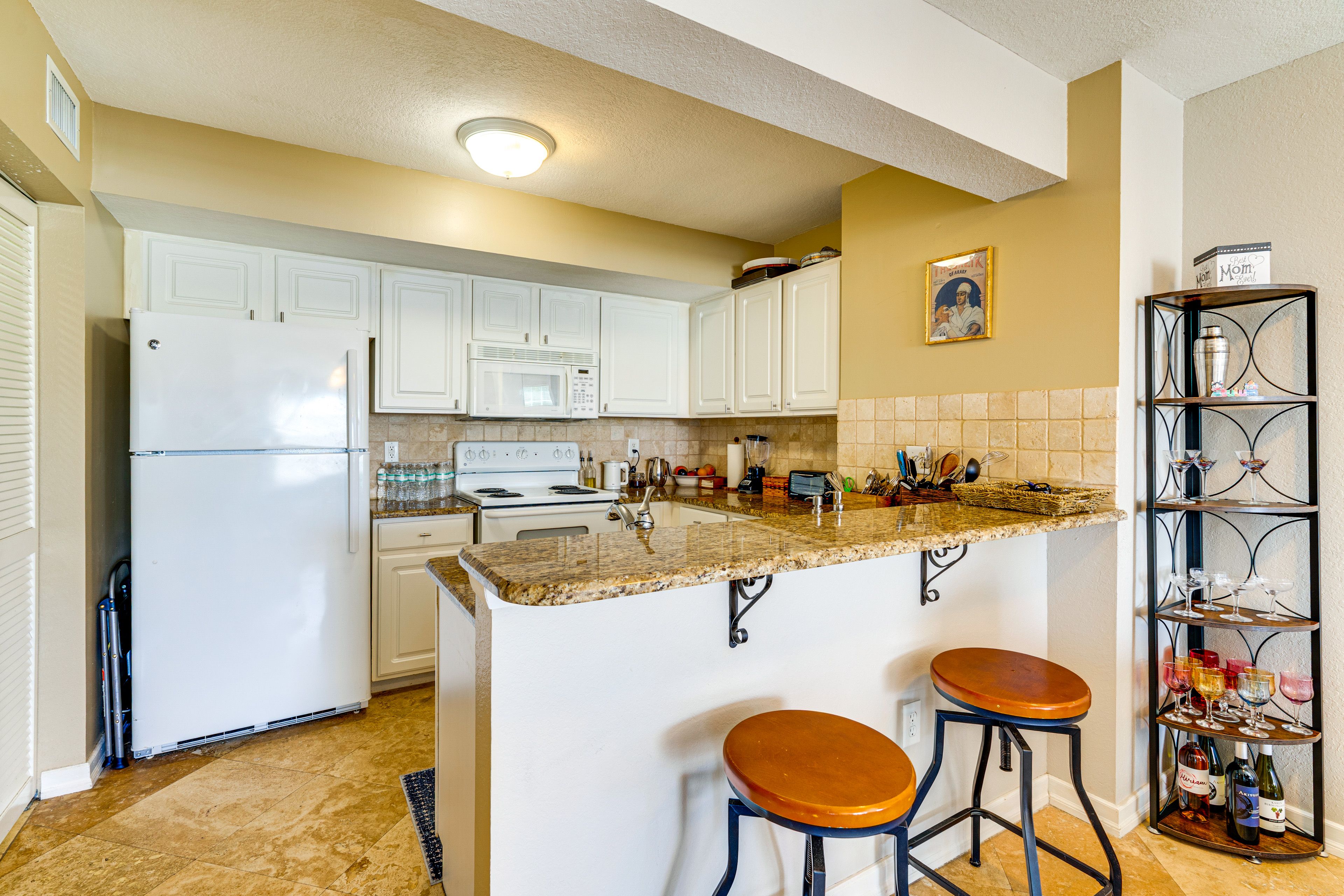 Kitchen & Breakfast Bar