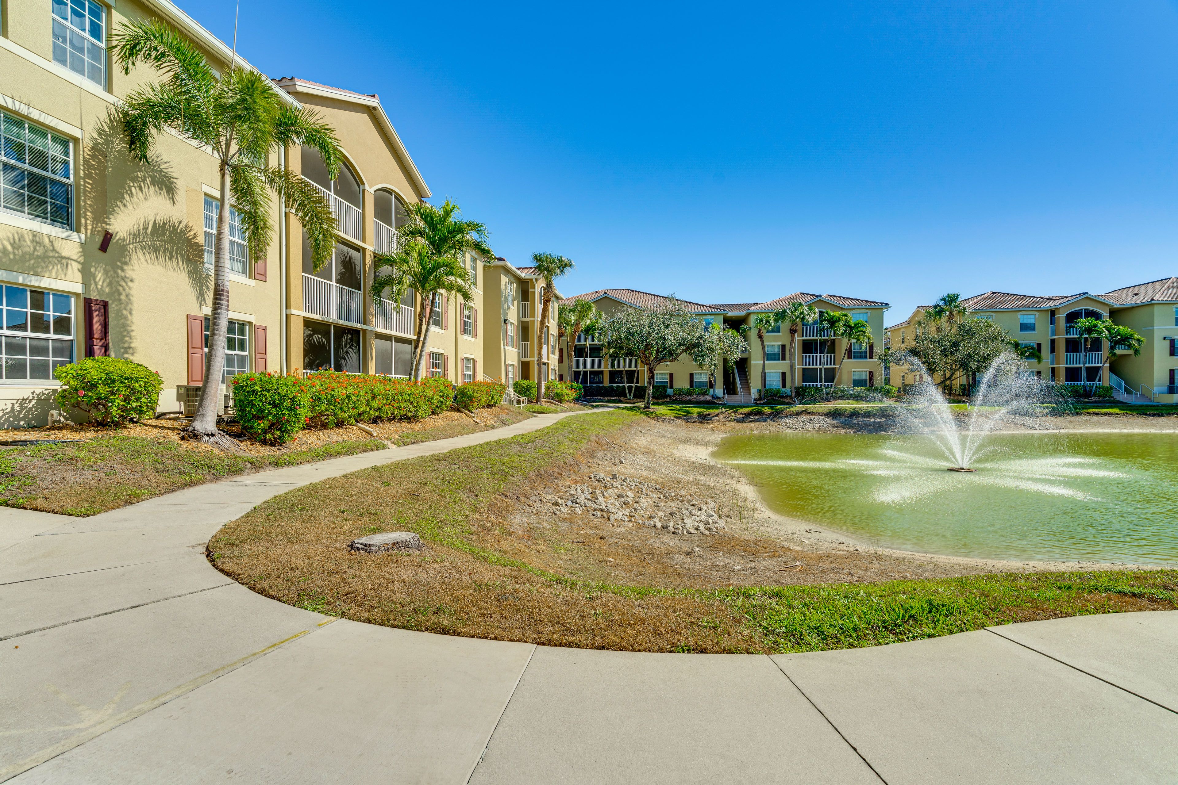 Parking | Community Lot (1 Vehicle)