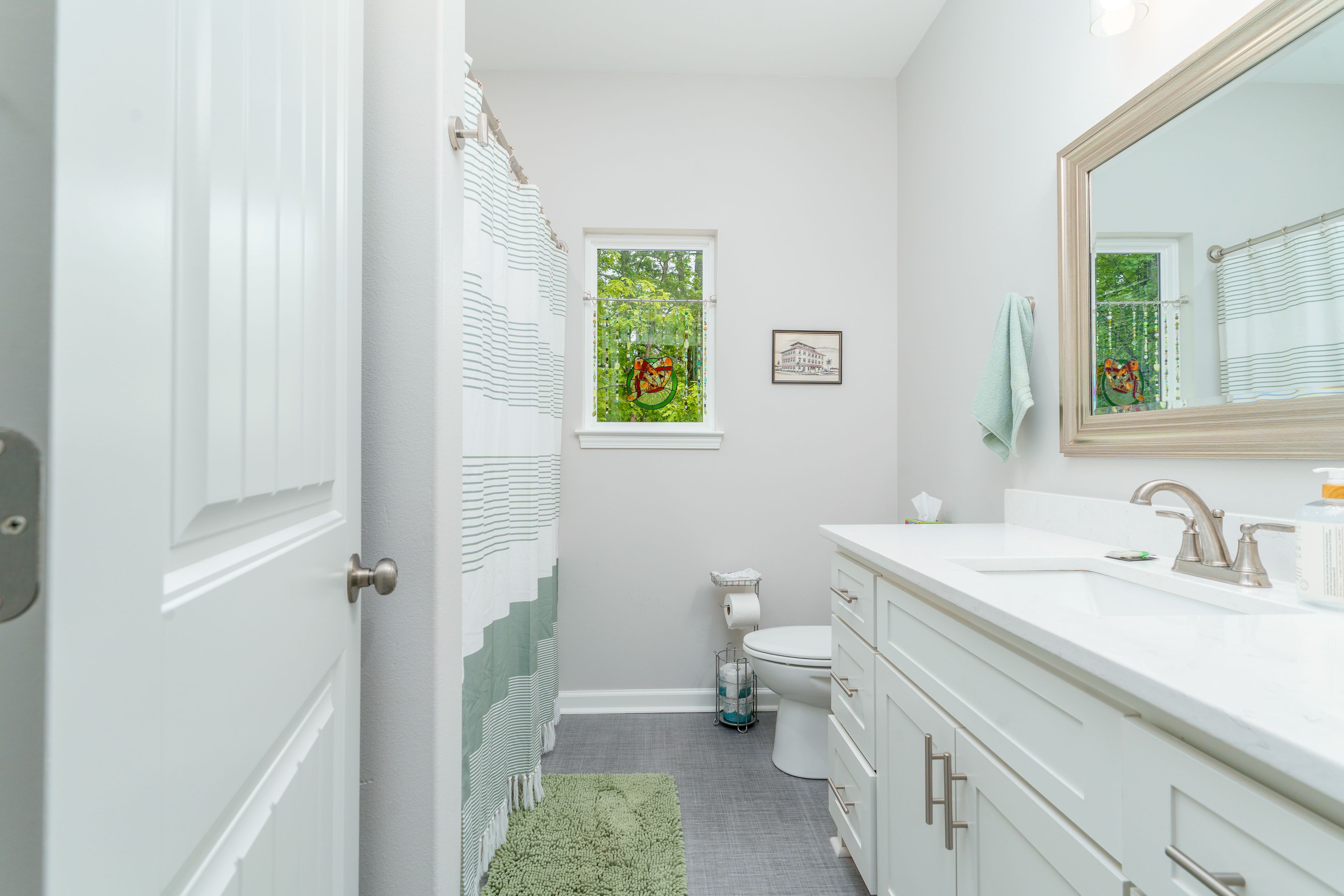 Full Bathroom | Towels & Linens Provided