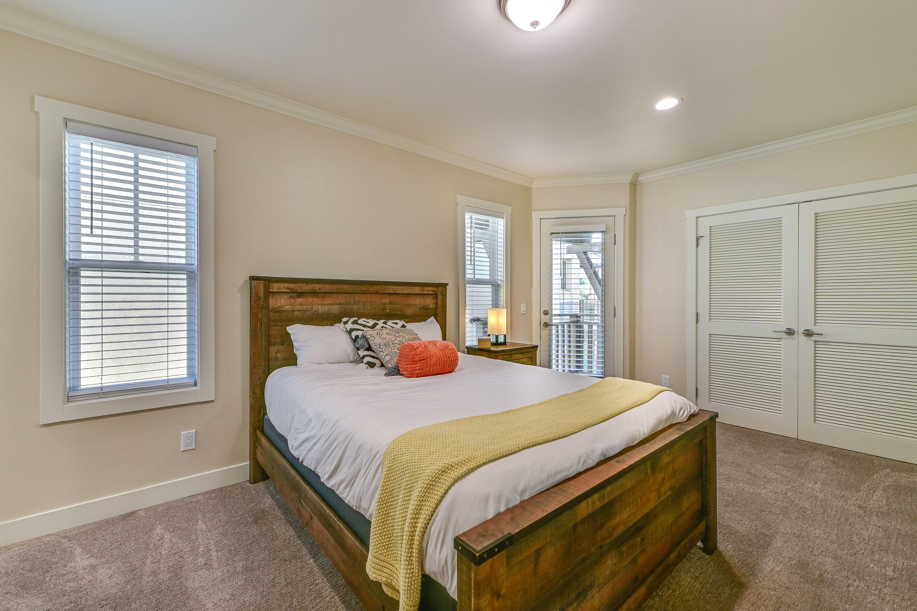 Bedroom 2 | Queen Bed