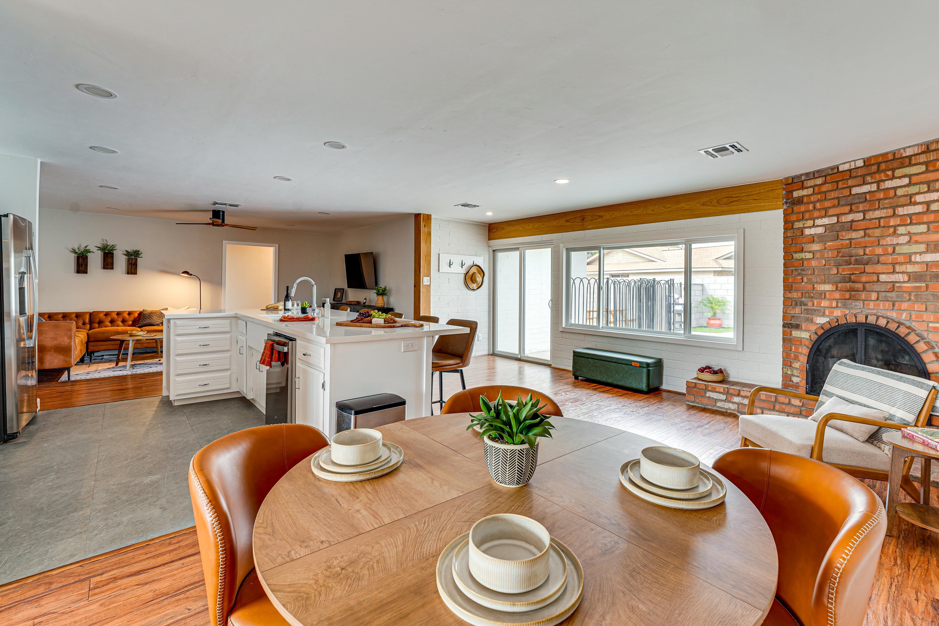 Kitchen & Dining Area