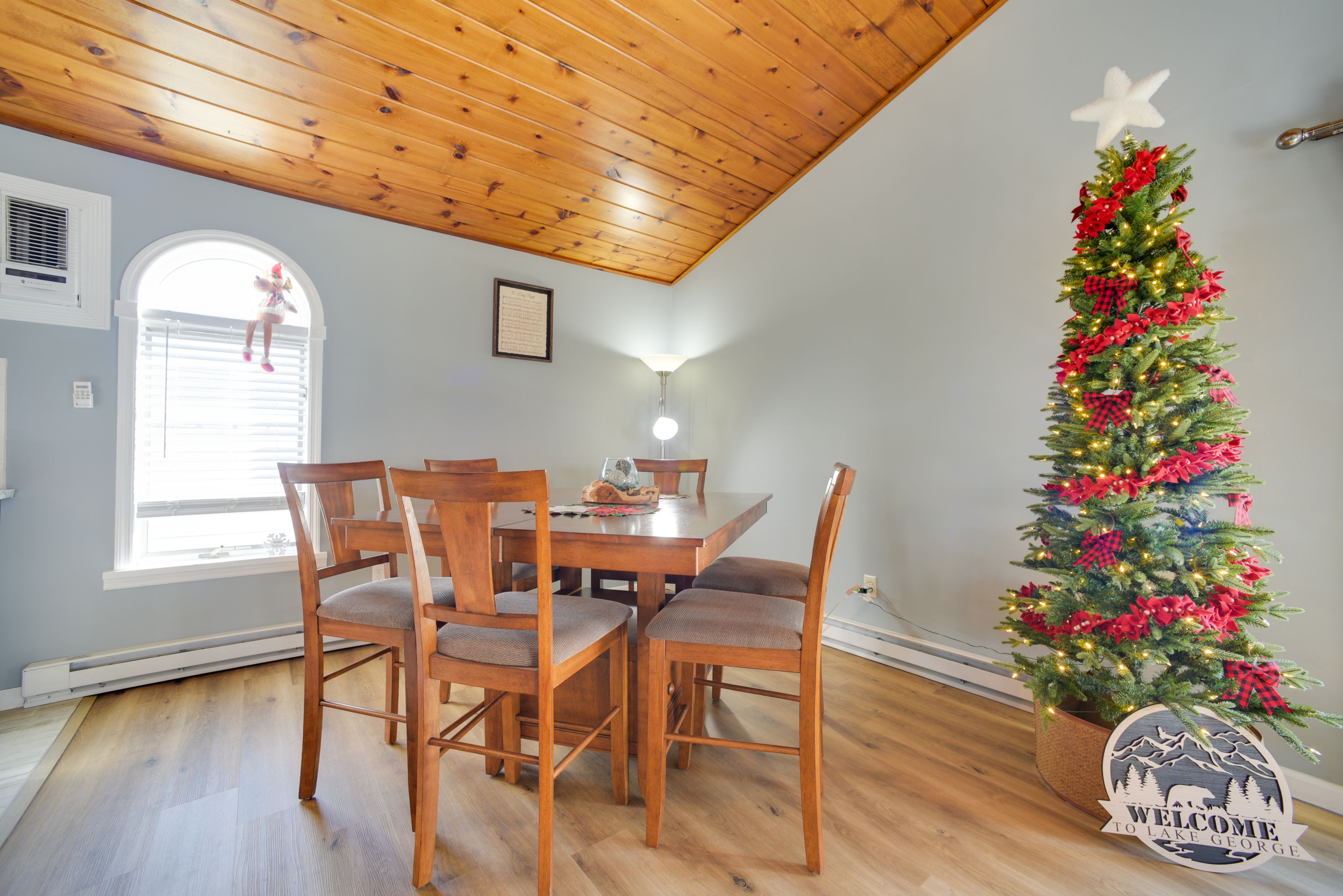 Dining Area | Dishes & Flatware Provided