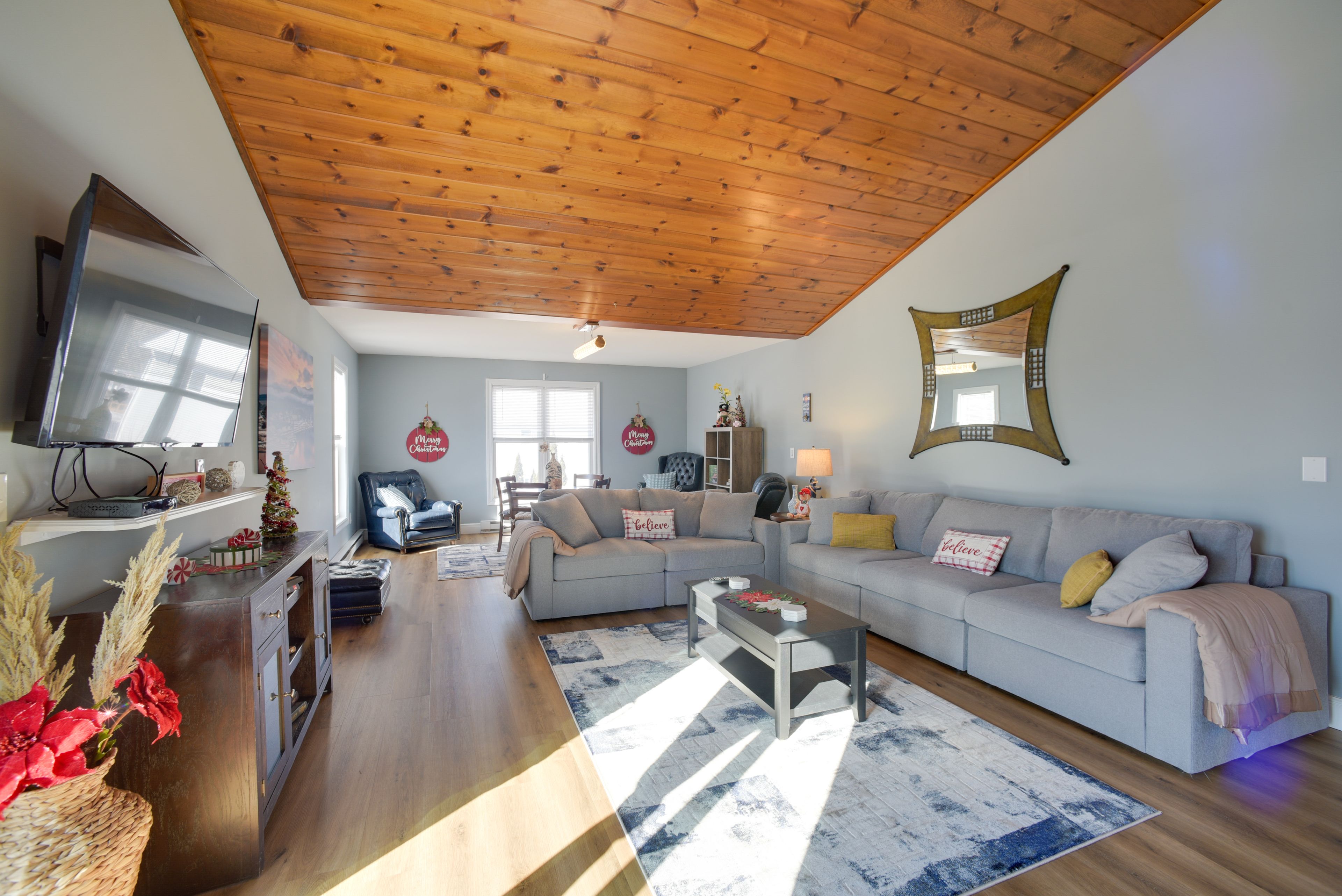 Living Room | Flat-Screen TV | Dining Nook