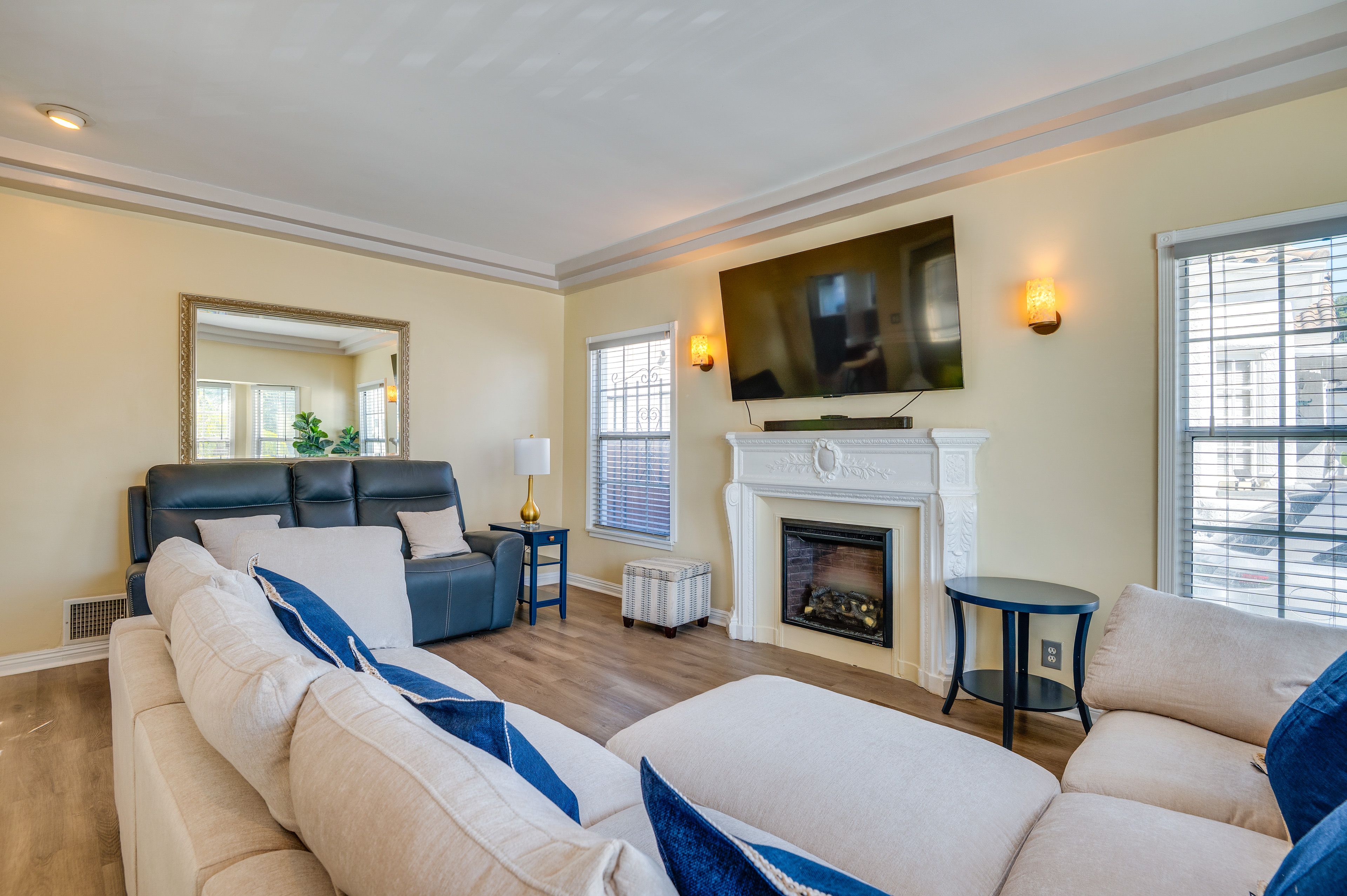 Living Room | Smart TV