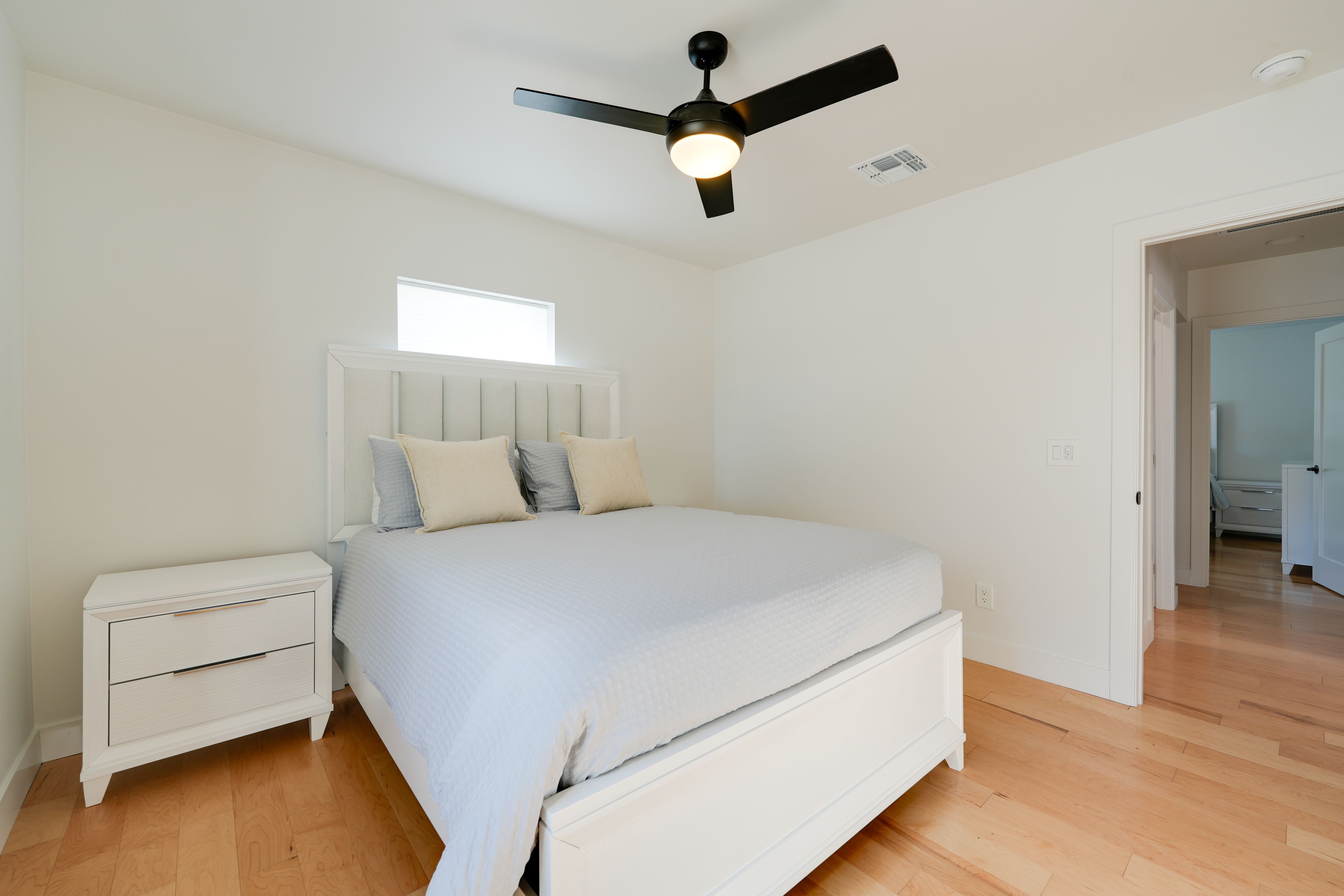 Bedroom 2 | Queen Bed