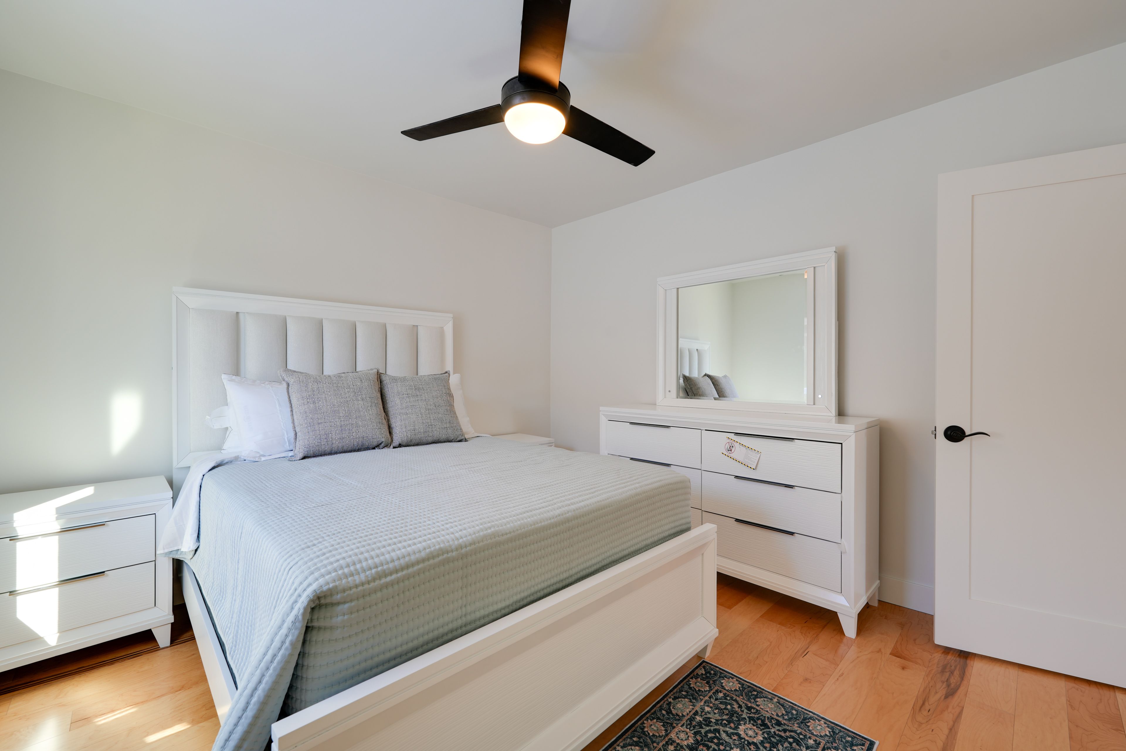 Bedroom 3 | Queen Bed