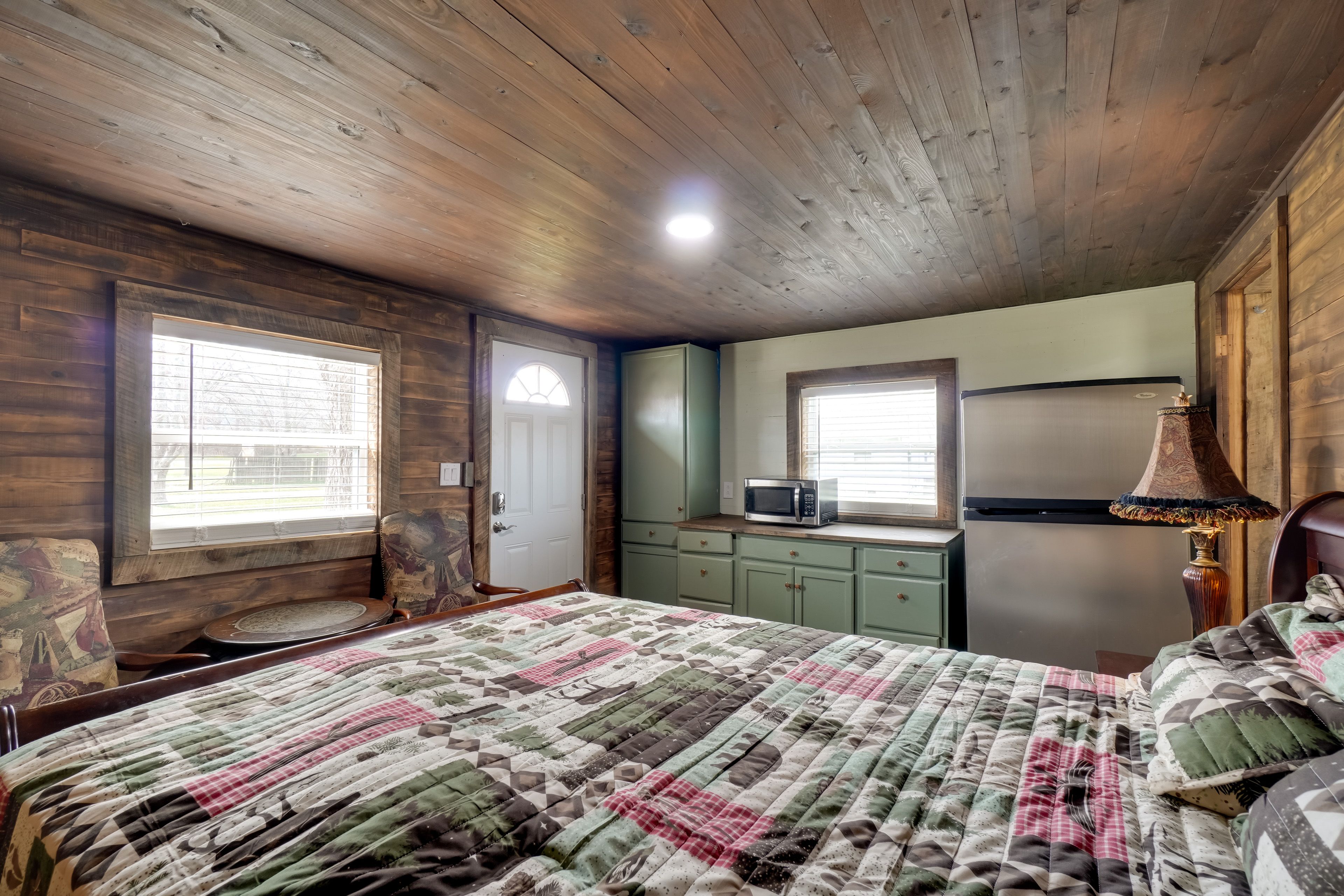 Bedroom 1 | Queen Bed | Kitchenette | Single-Story Unit