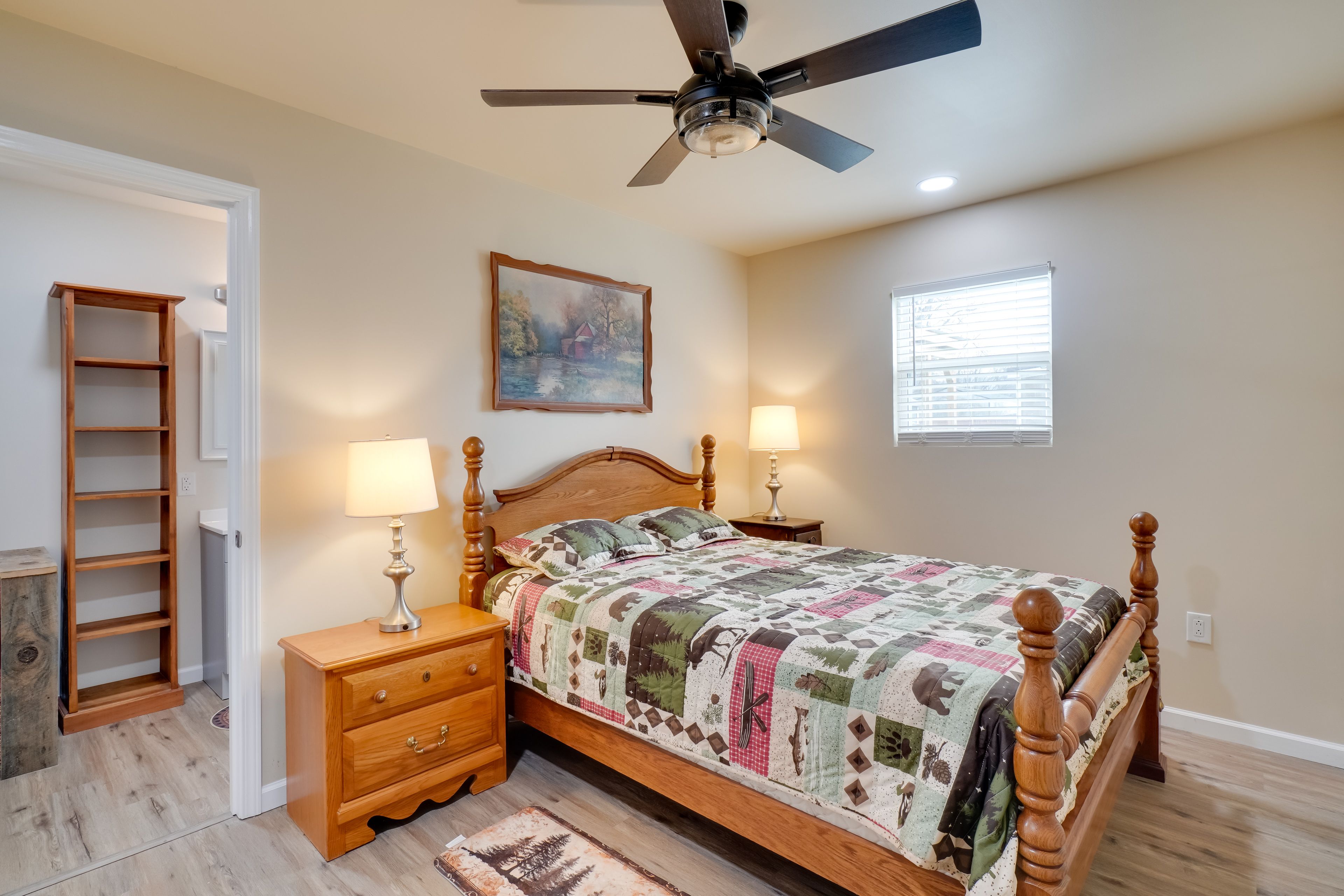 Bedroom 2 | Queen Bed