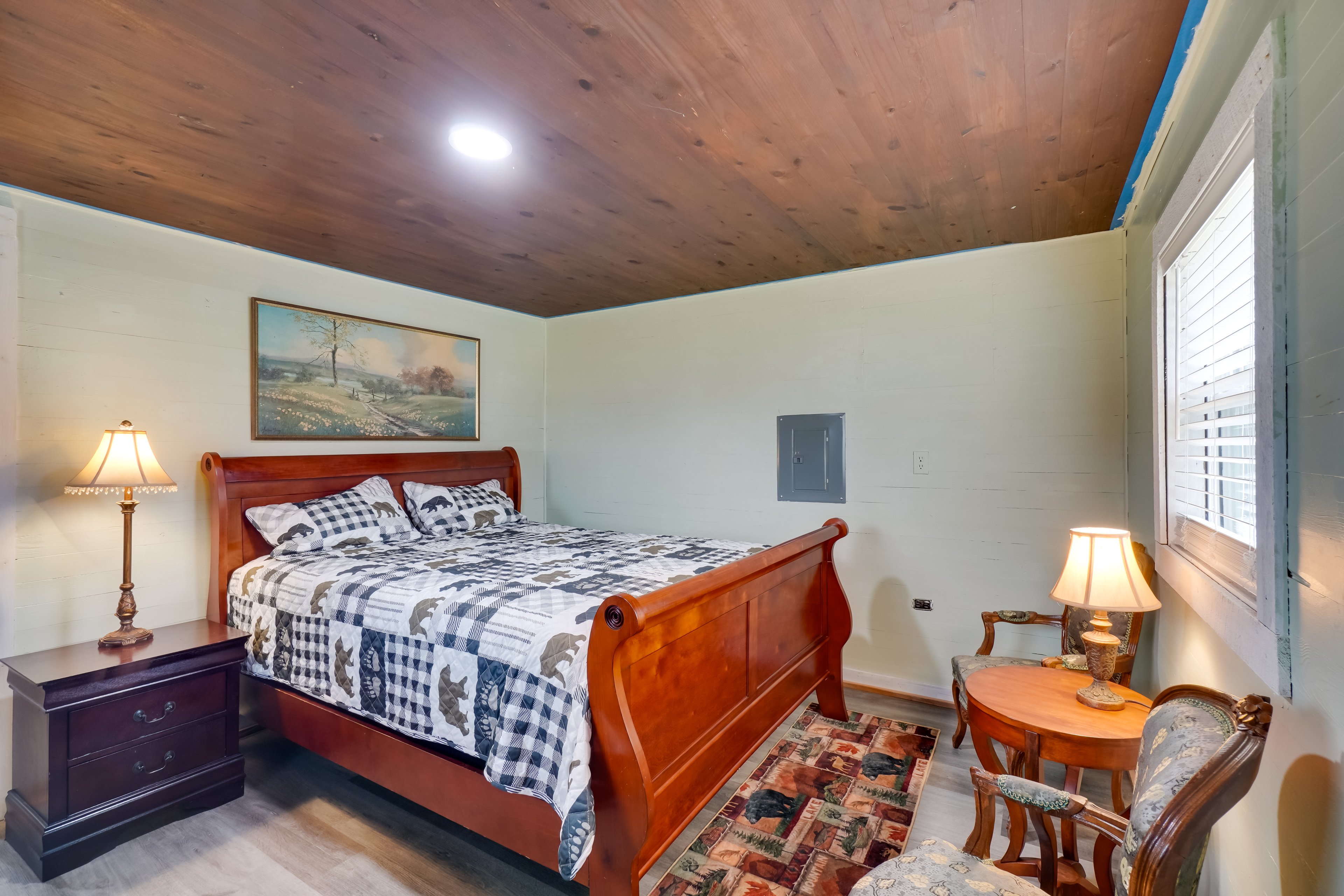 Bedroom 1 | Queen Bed | Kitchenette