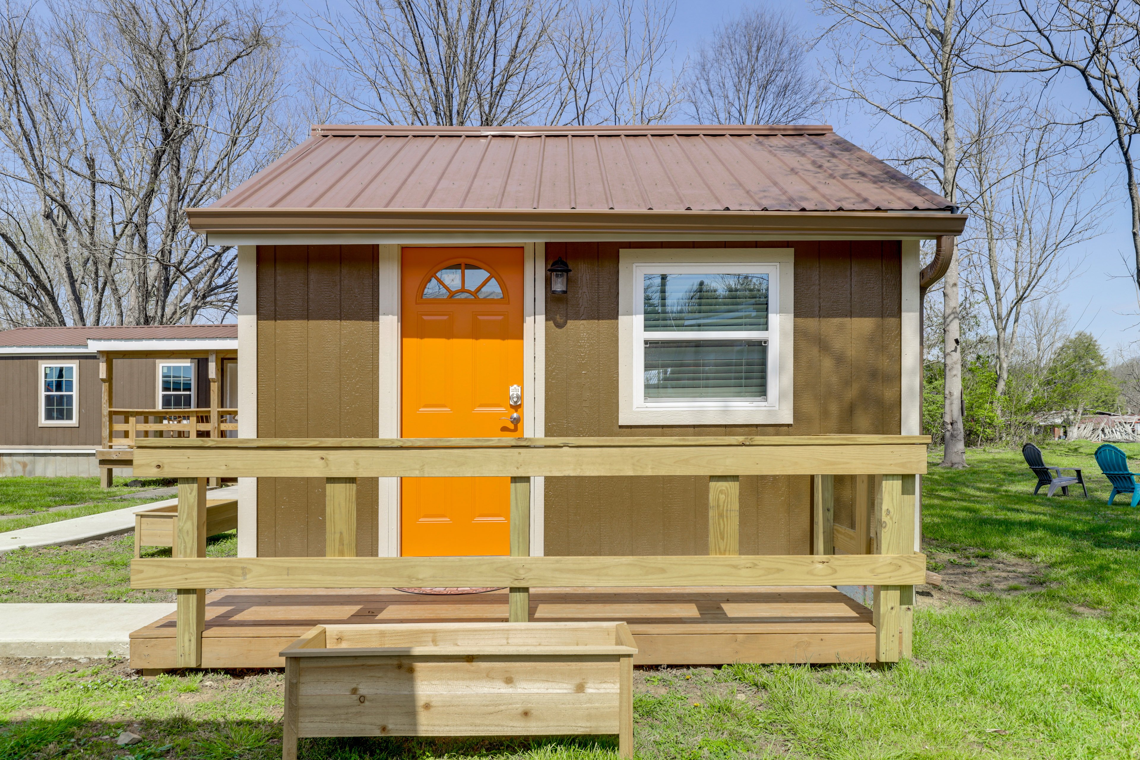 Cabin Exterior | Shared Parking Lot (1 Vehicle)