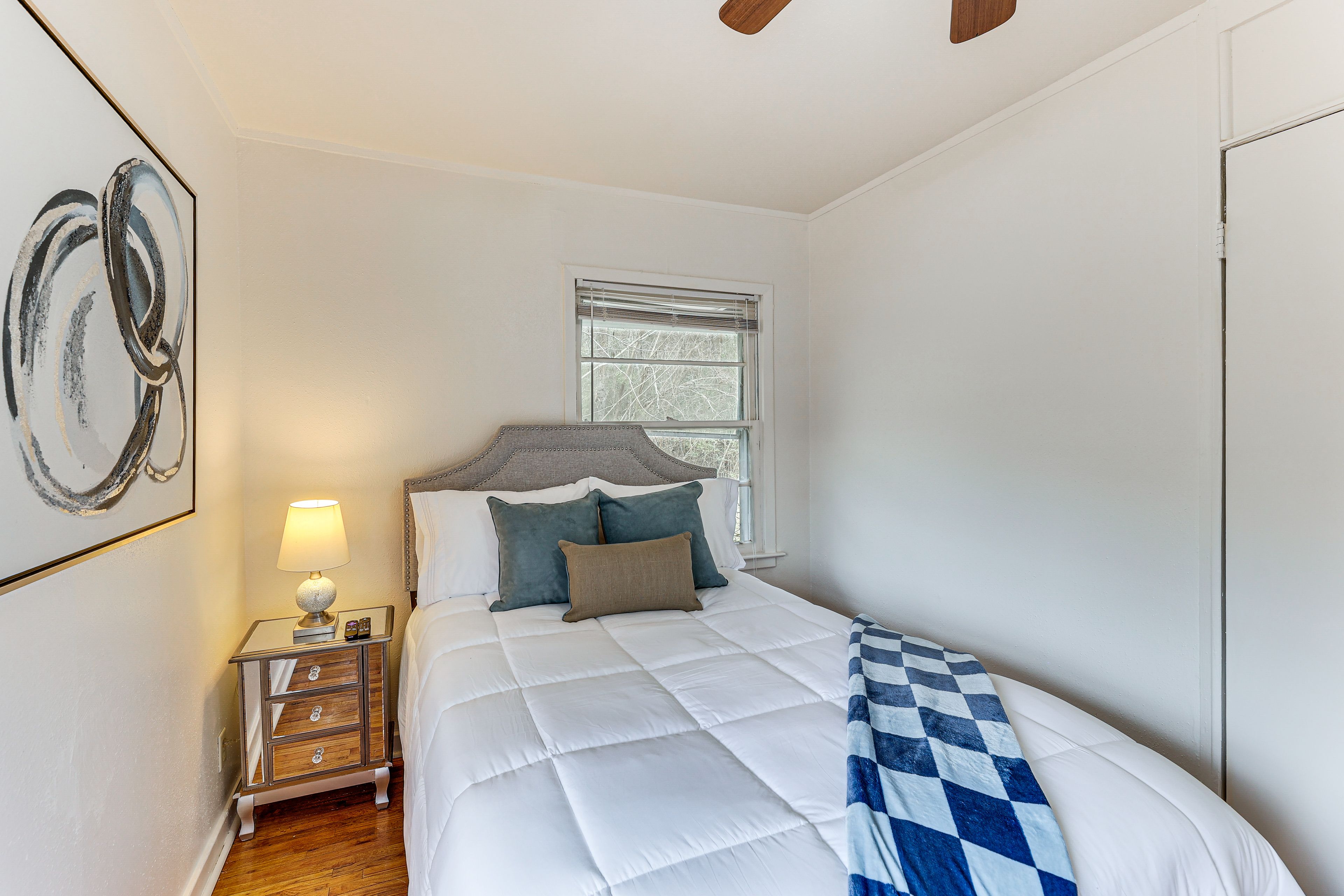 Bedroom 2 | Queen Bed