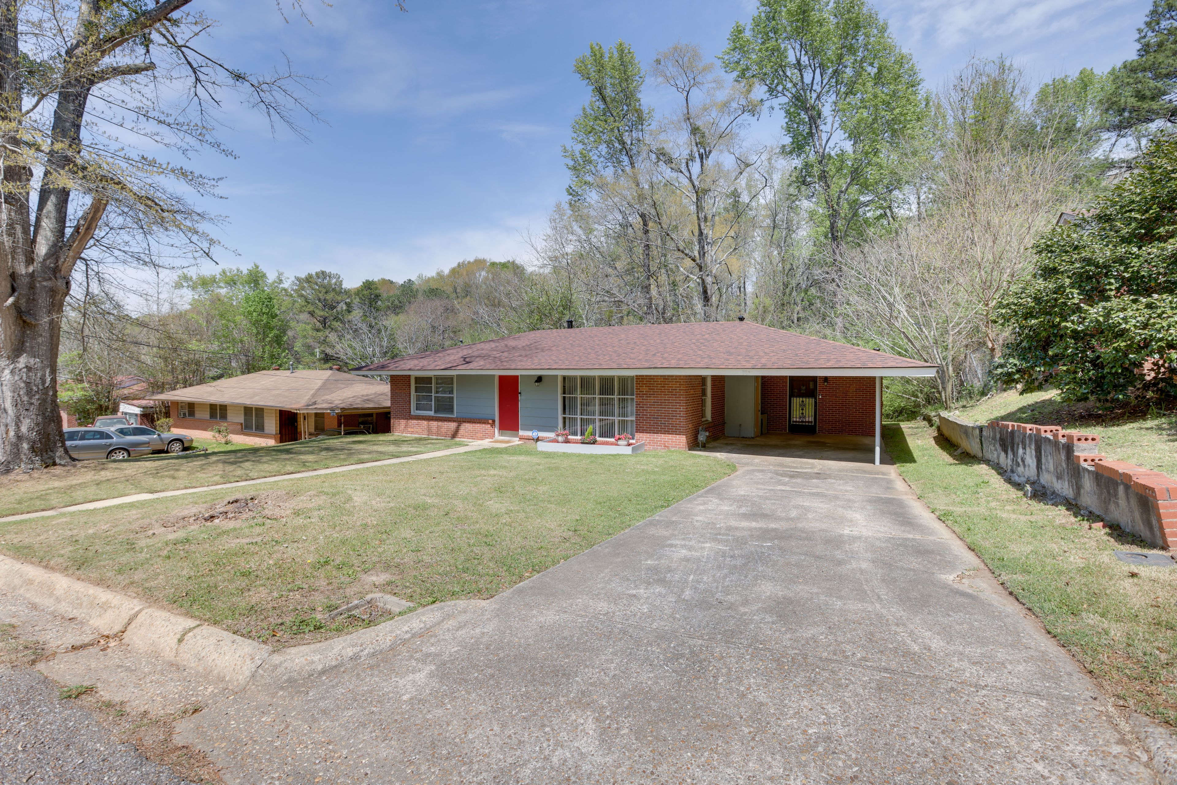 Parking | Driveway (3 Vehicles) | Street Parking