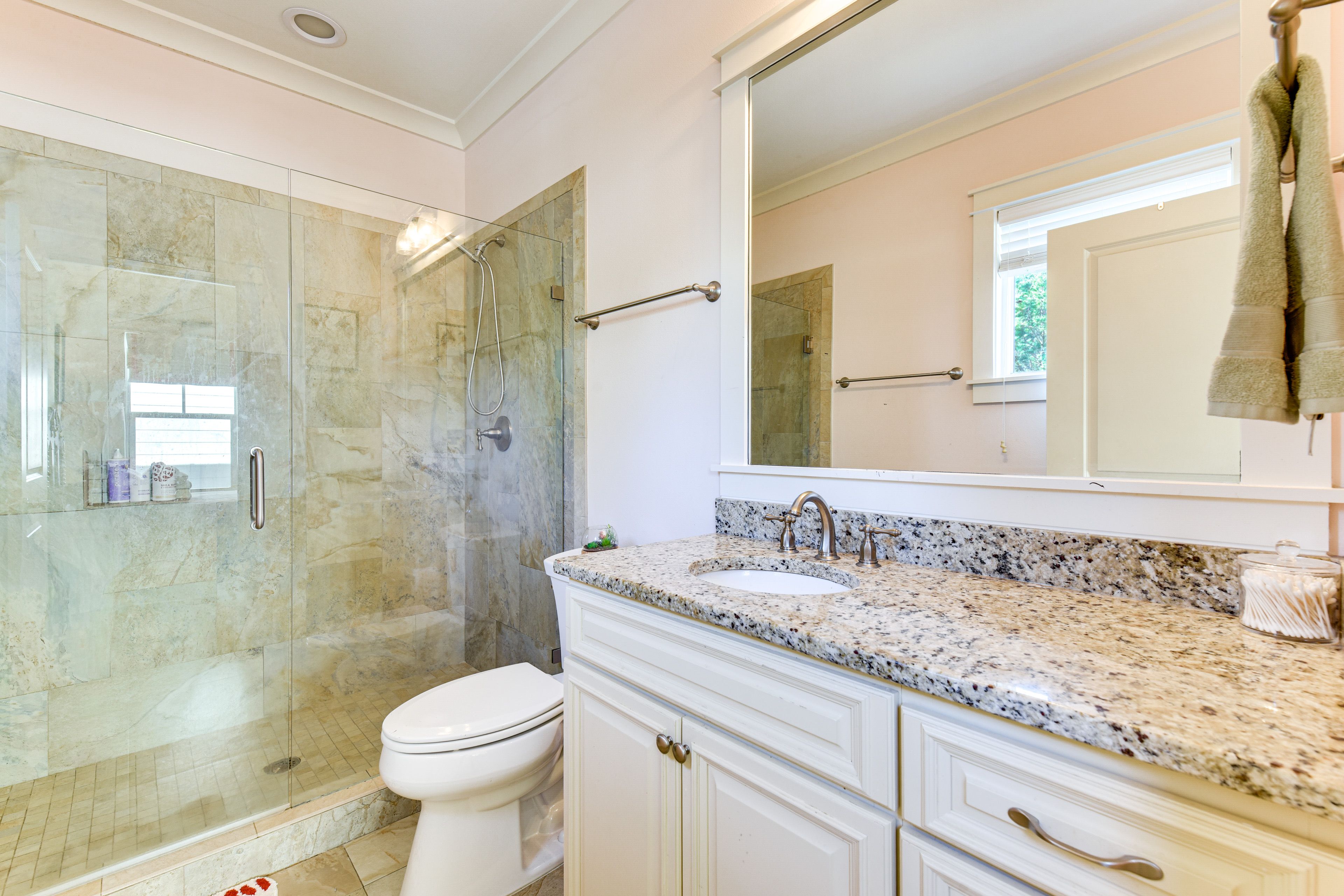 En-Suite Bathroom | 2nd Floor