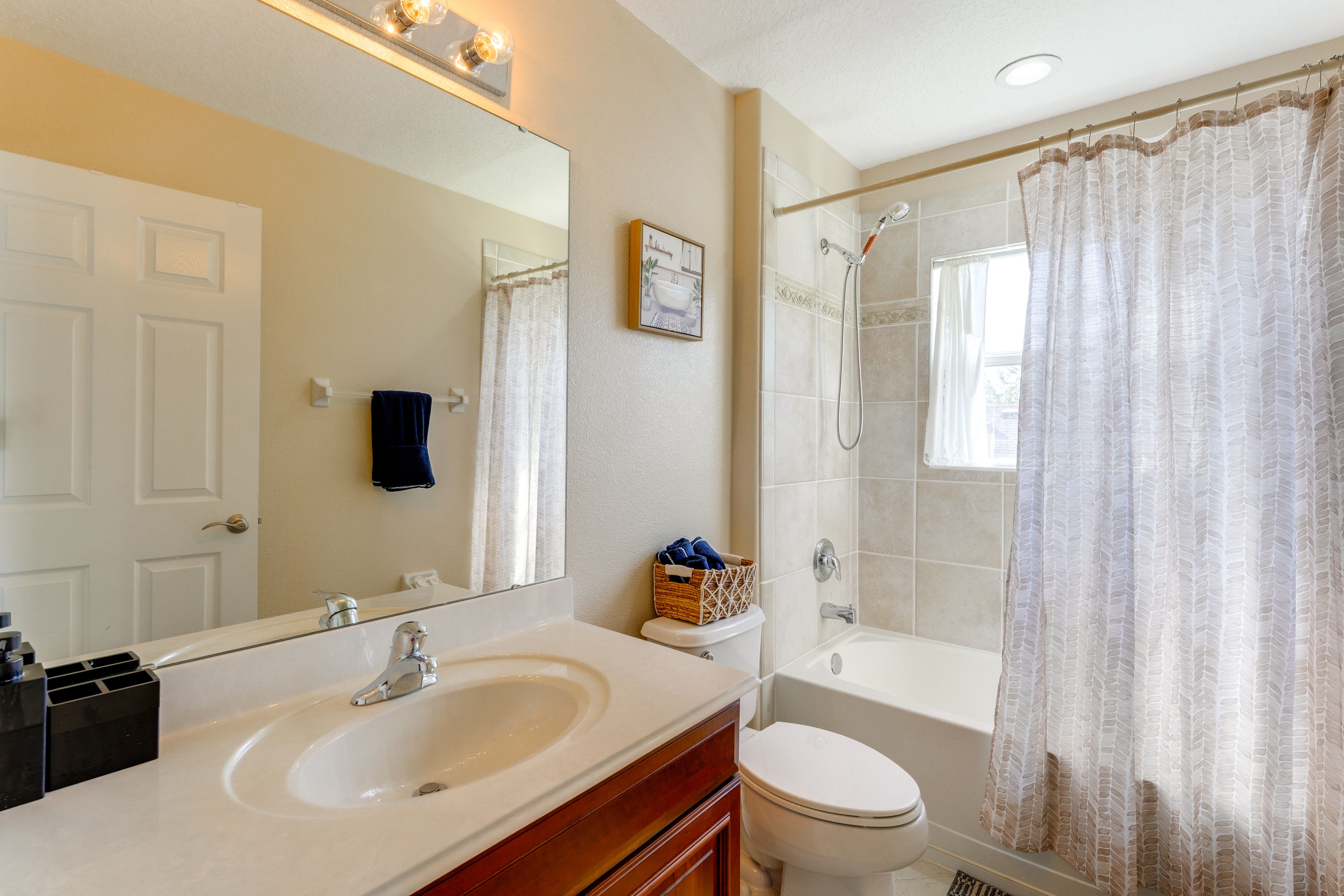 Full Bathroom | 2nd Floor