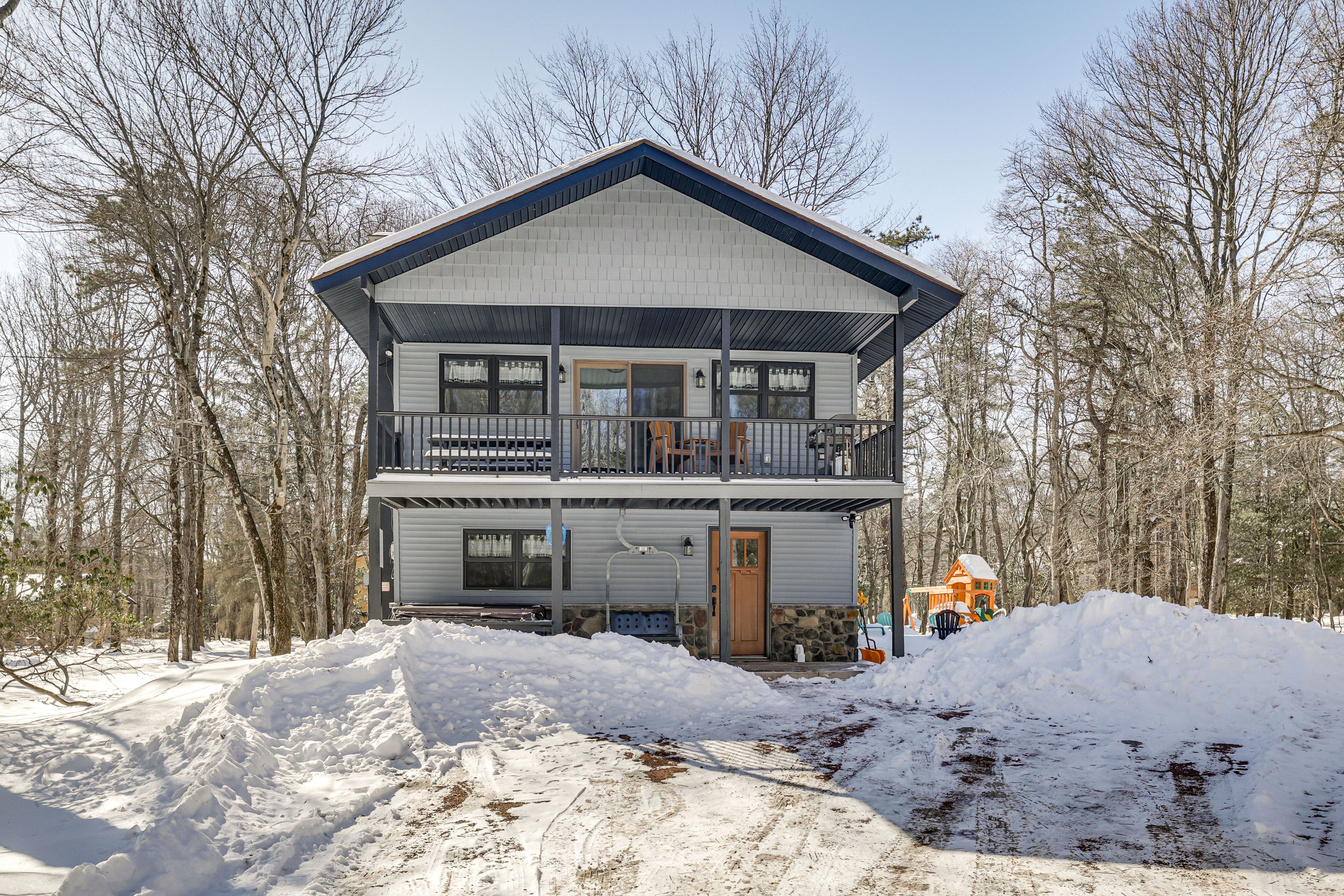 Parking | Driveway (6 Vehicles)