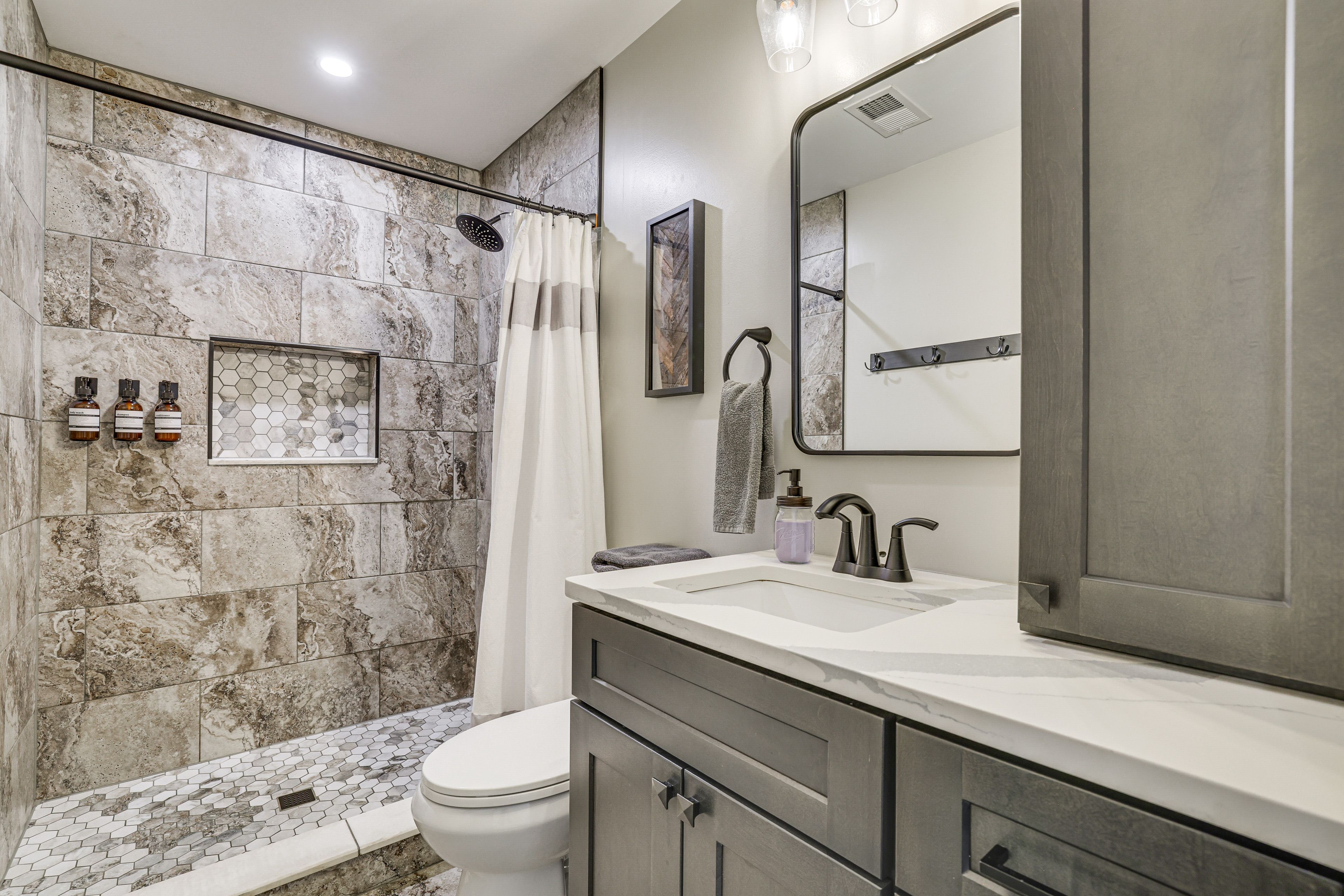 Full Bathroom | 2nd Floor