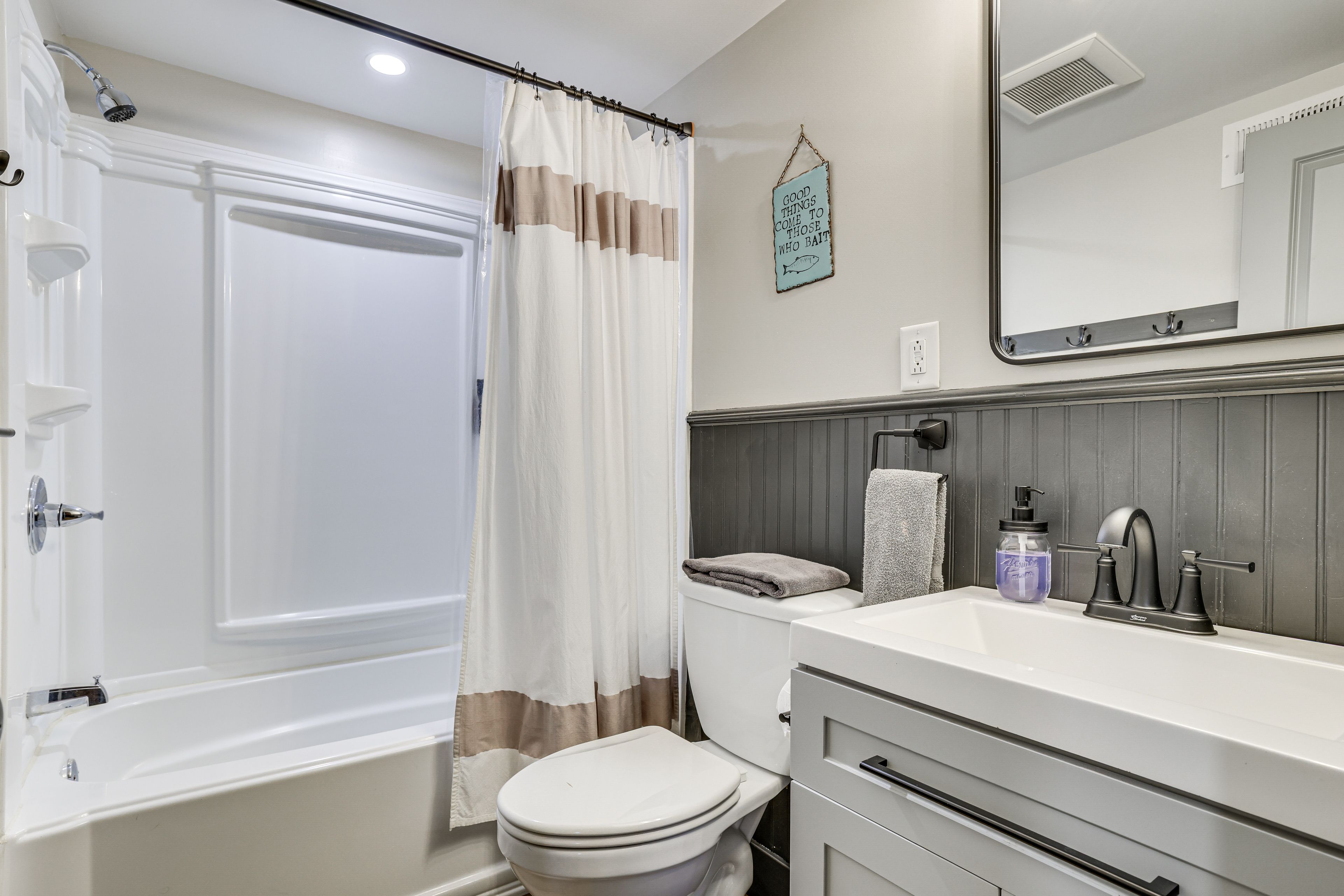 Full Bathroom | 1st Floor