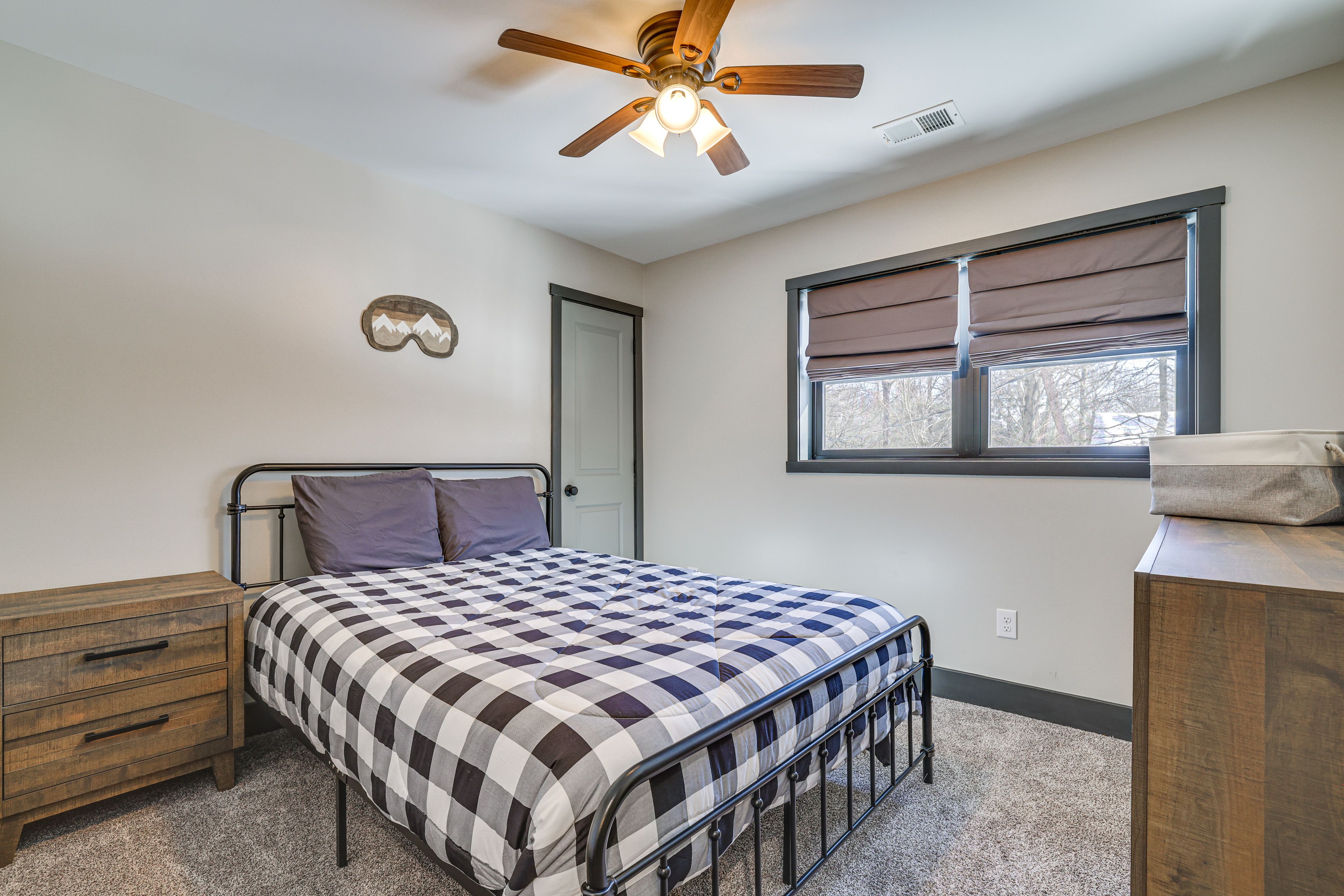 Bedroom 5 | 2nd Floor | Queen Bed