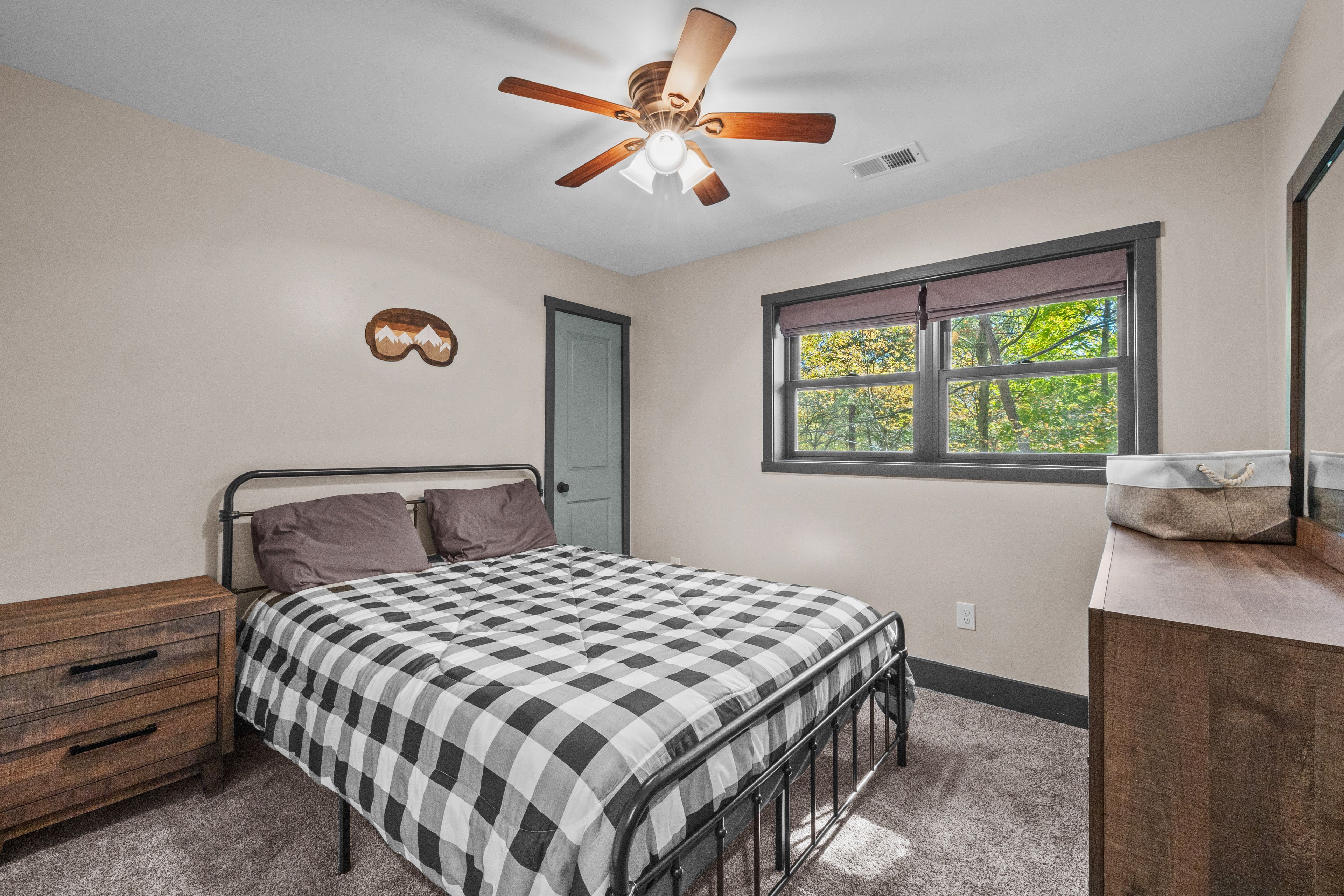 Bedroom 5 | 2nd Floor | Queen Bed