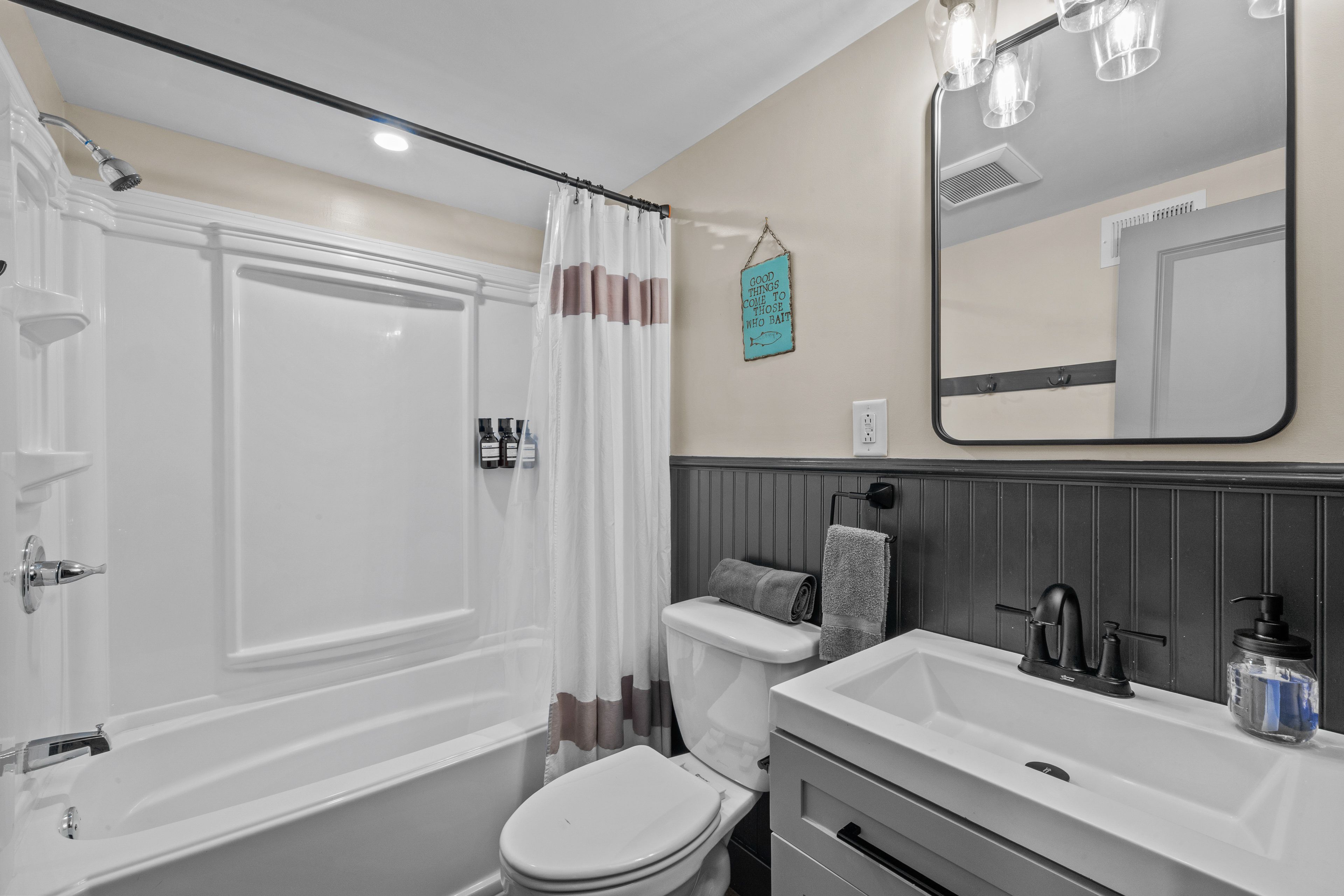 Full Bathroom | 2nd Floor