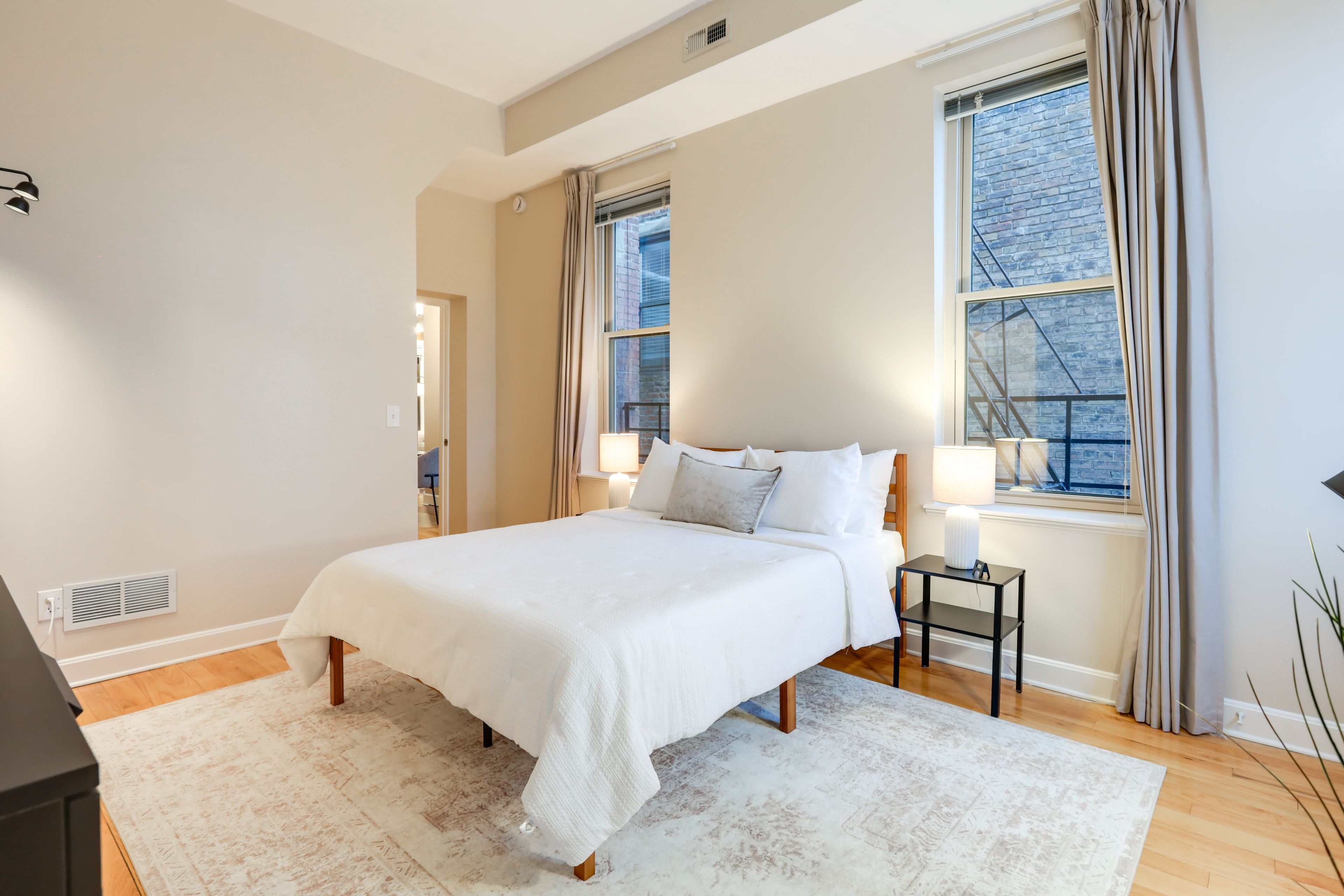 Bedroom 1 | Queen Bed