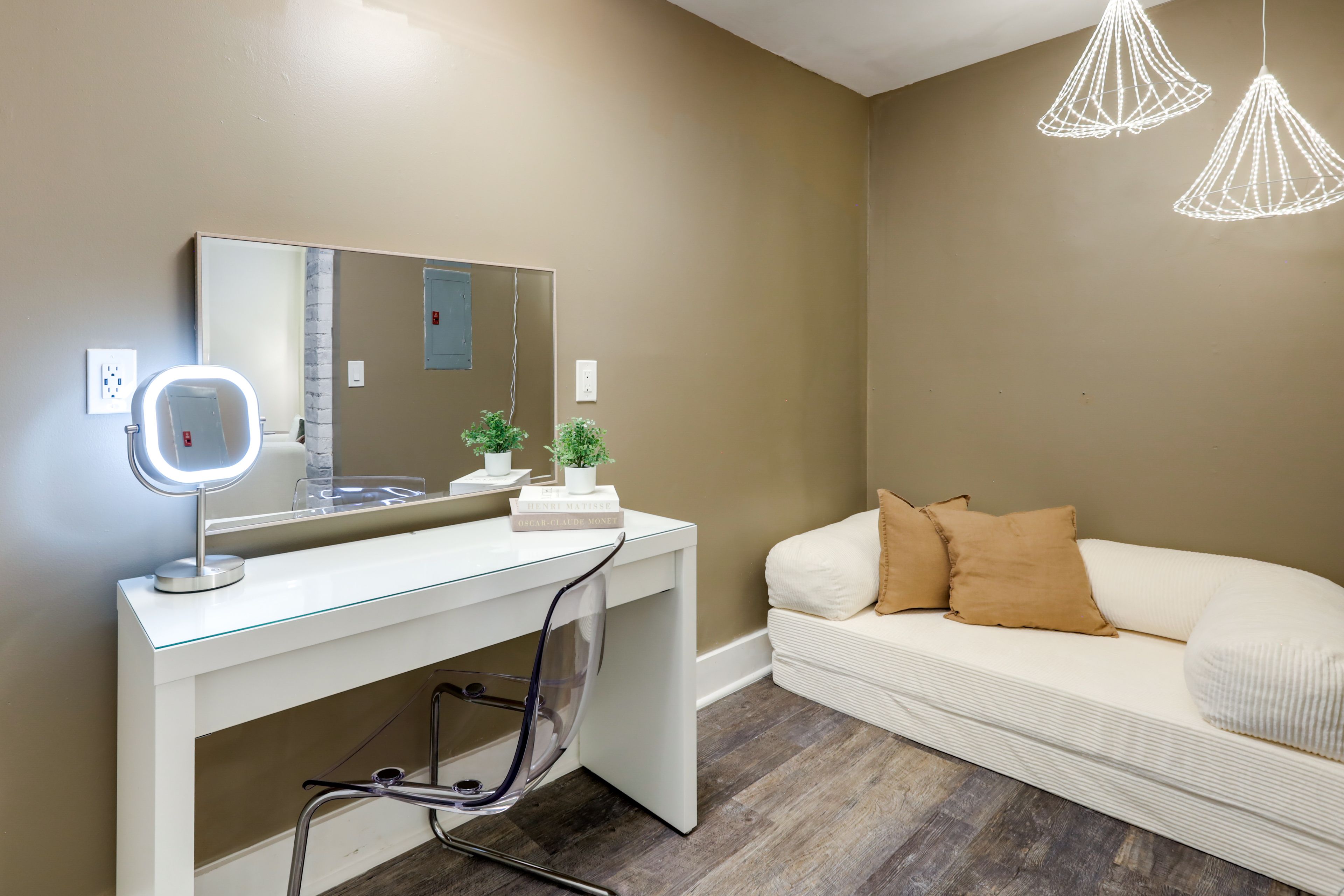 Bonus Nook | Main Level | King Foldout Mattress