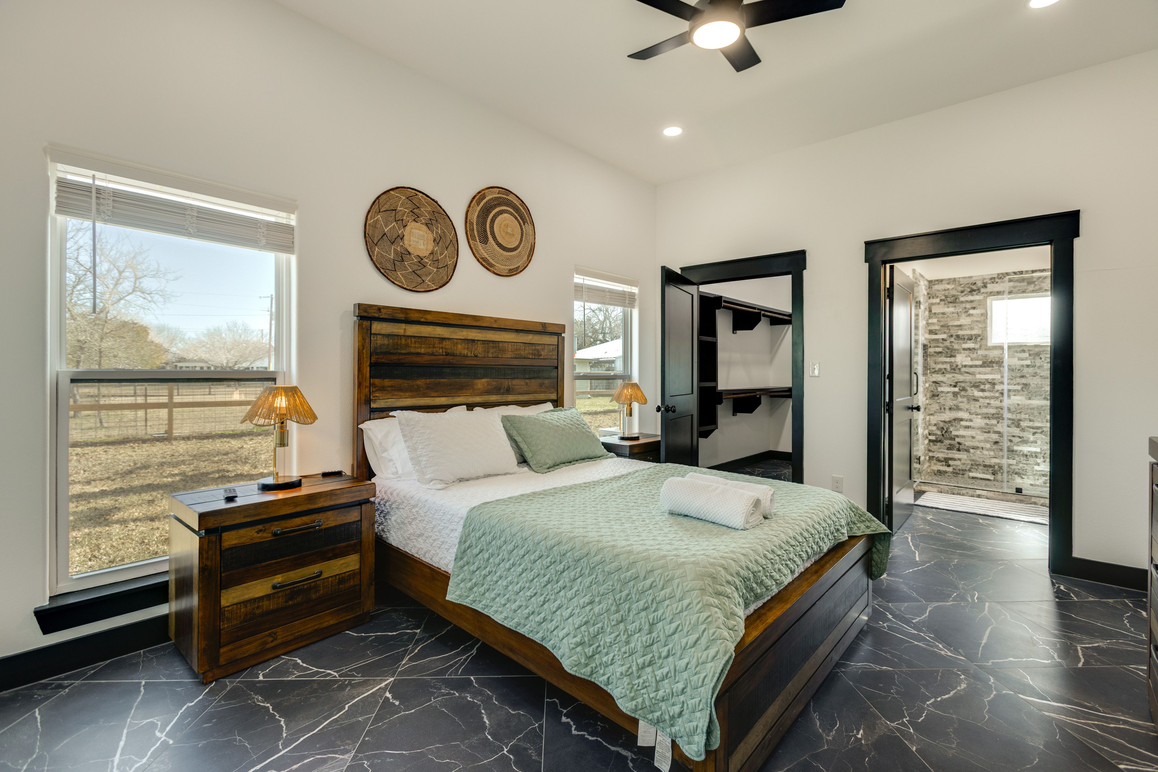 Bedroom 1 | Queen Bed