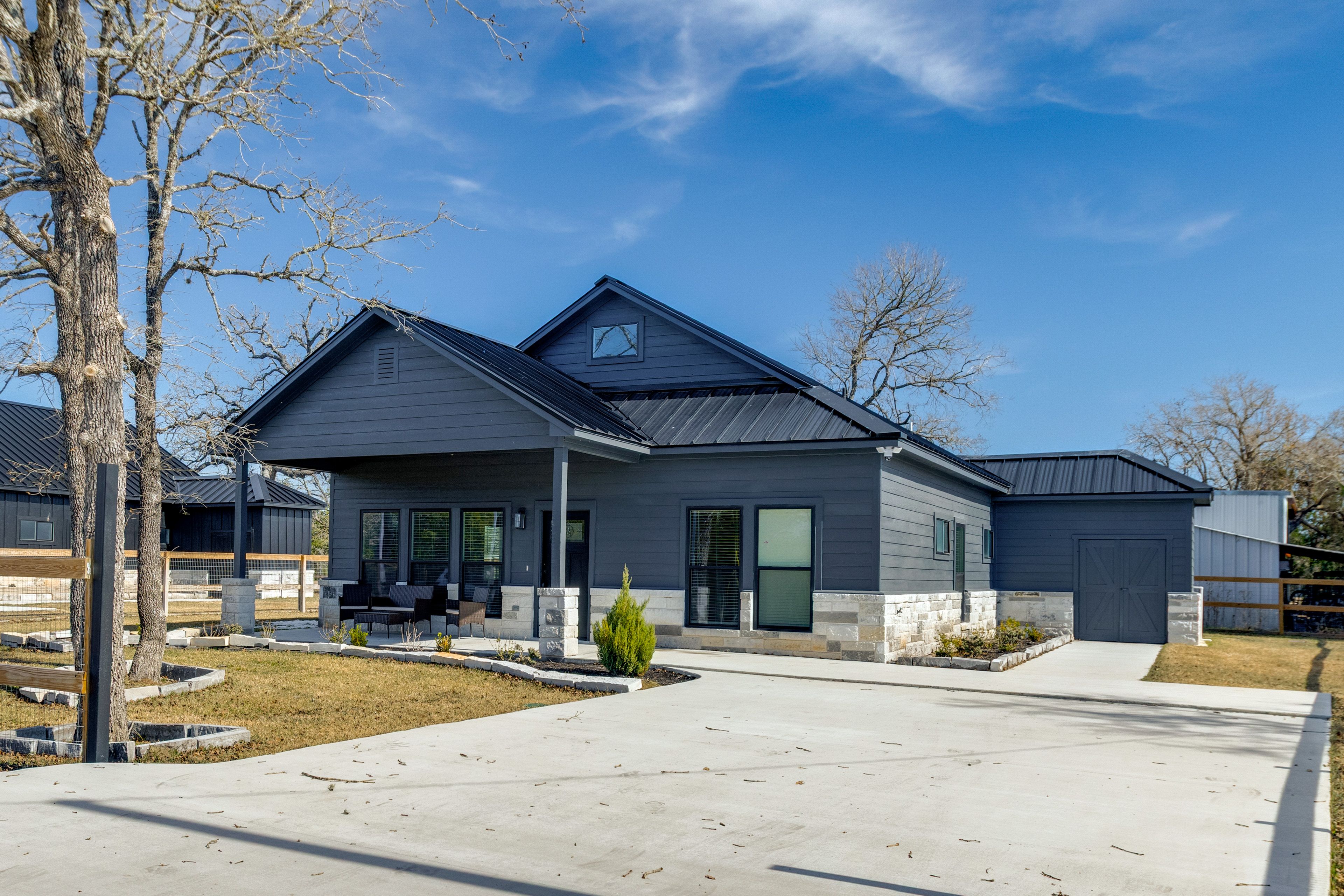 Parking | Driveway (4 Vehicles)