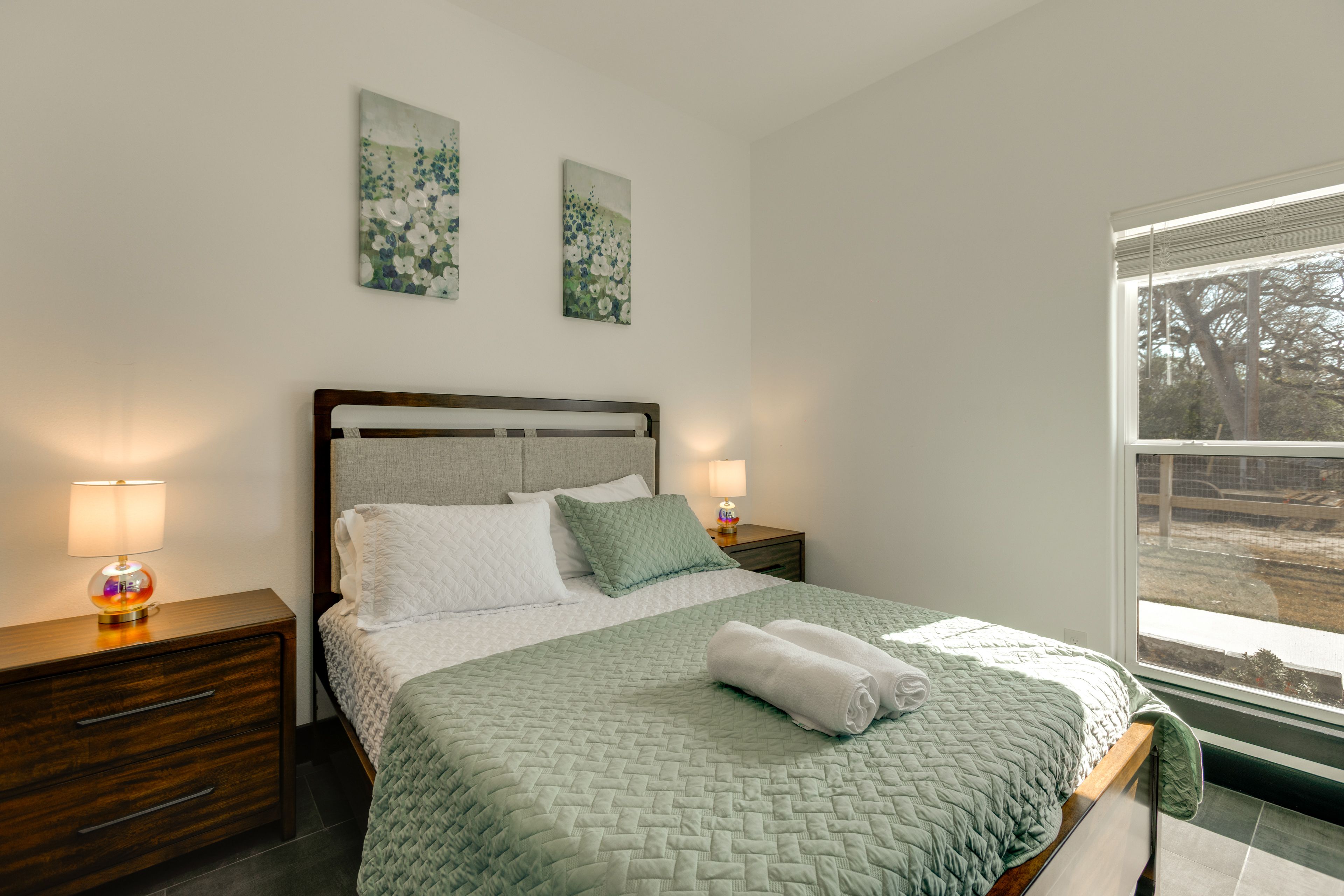 Bedroom 2 | Queen Bed