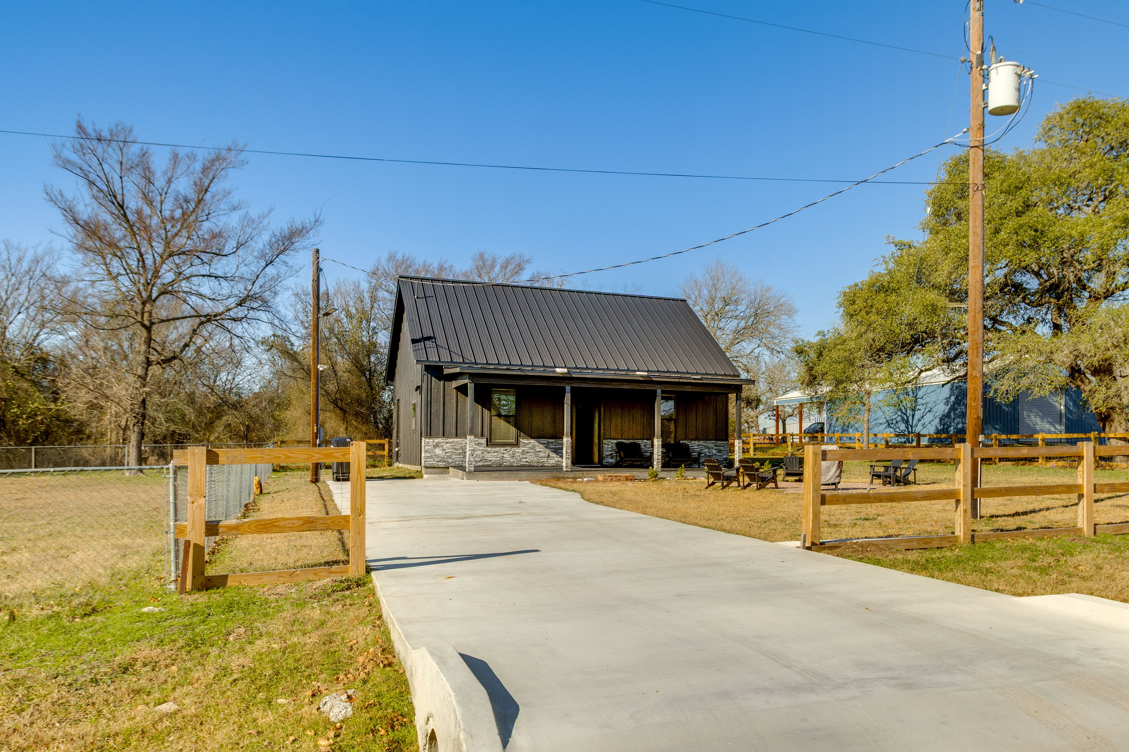 Parking | Driveway (3 Vehicles)
