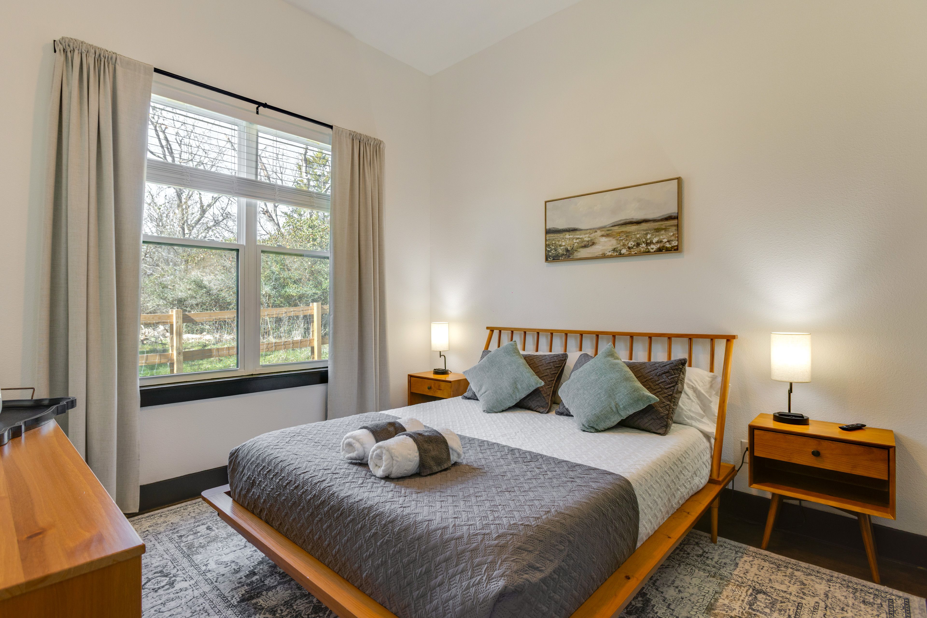 Bedroom 2 | Queen Bed