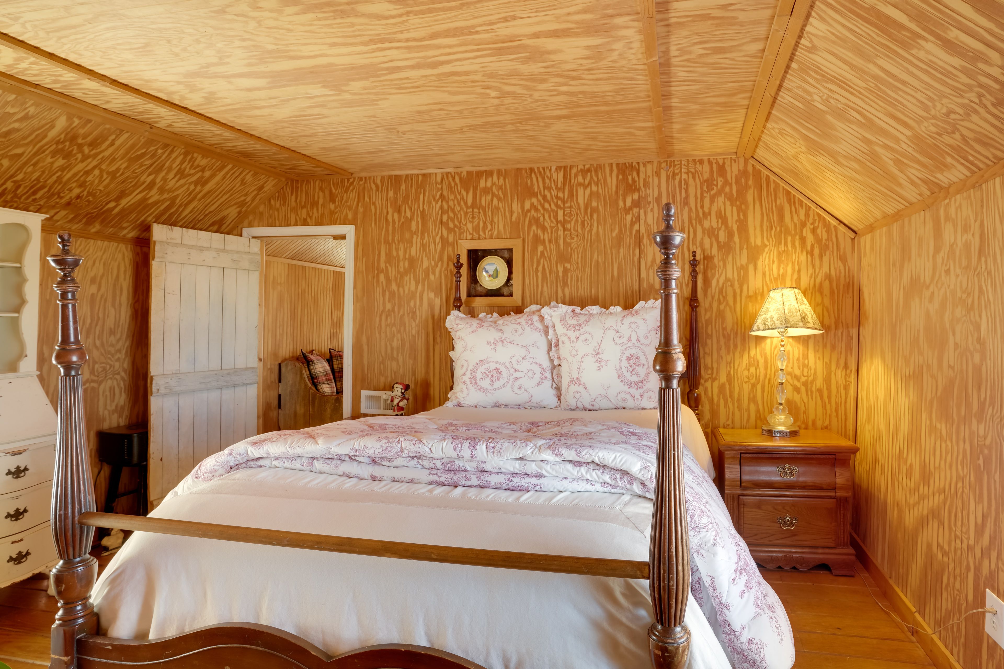 Bedroom 2 | Queen Bed | 2nd Floor