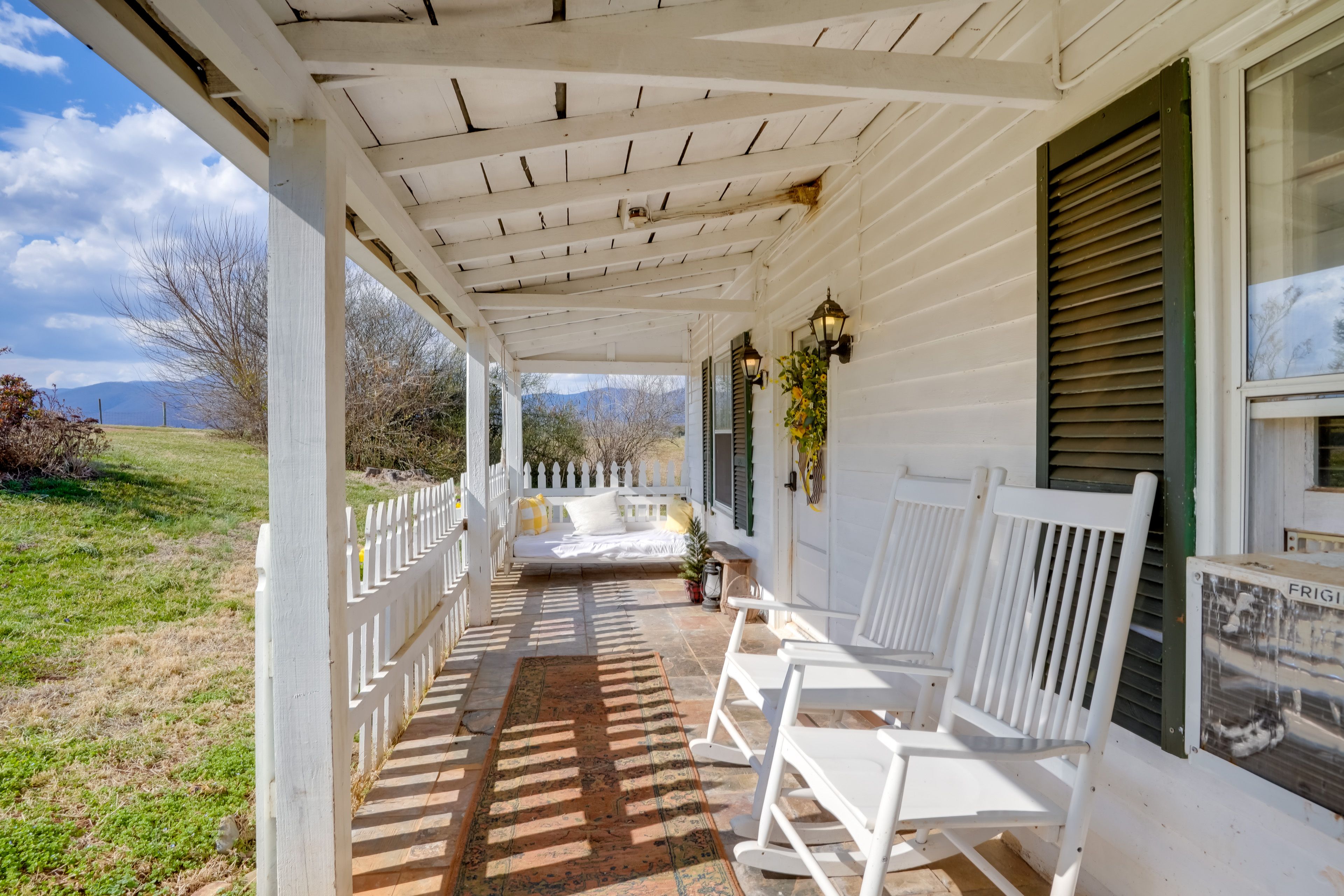 Exterior | Mountain Views