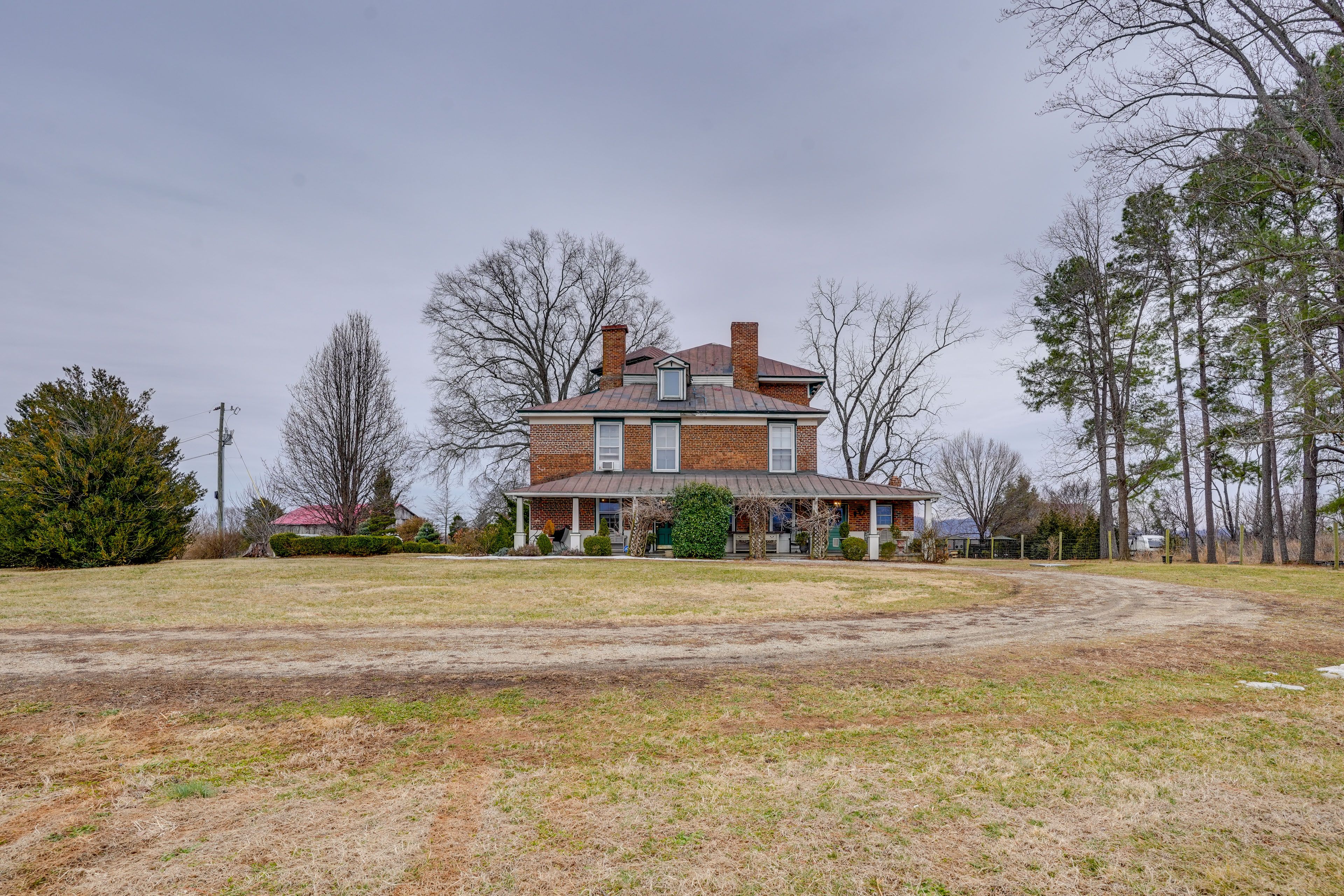 Driveway Parking | 12 Vehicles