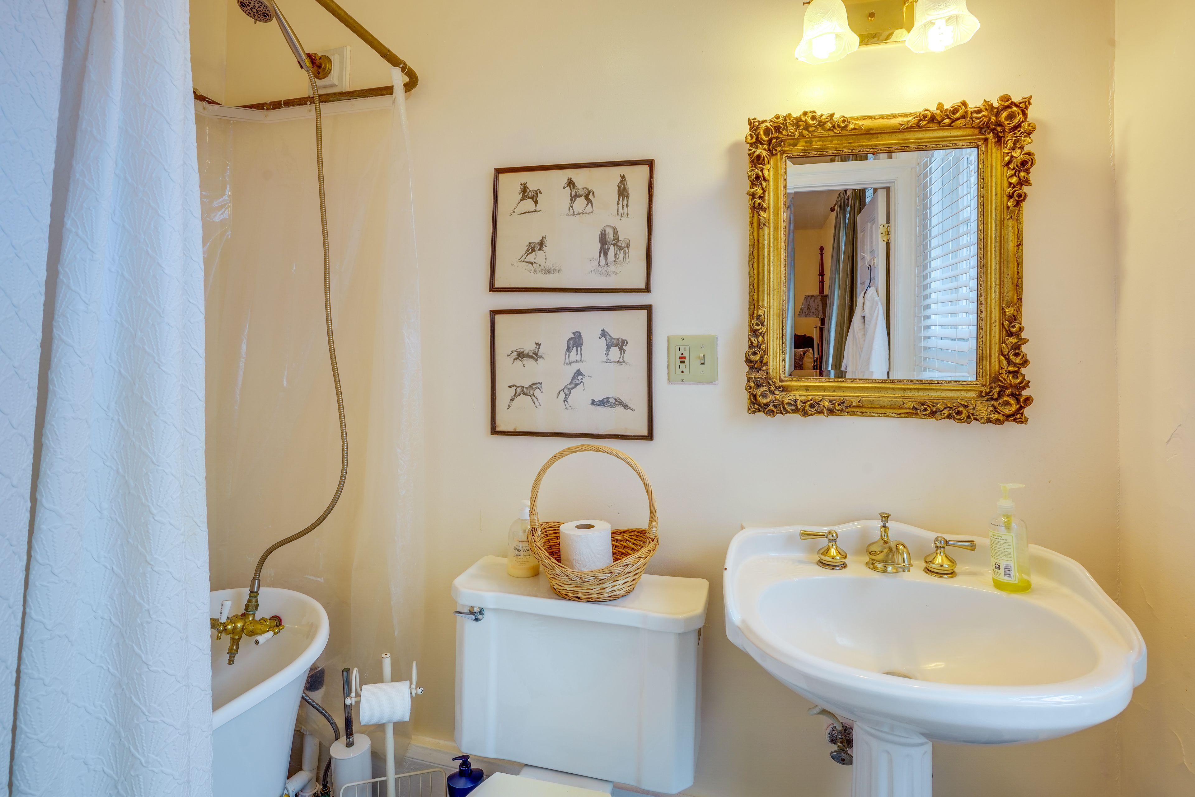 Bathroom | 1st Floor