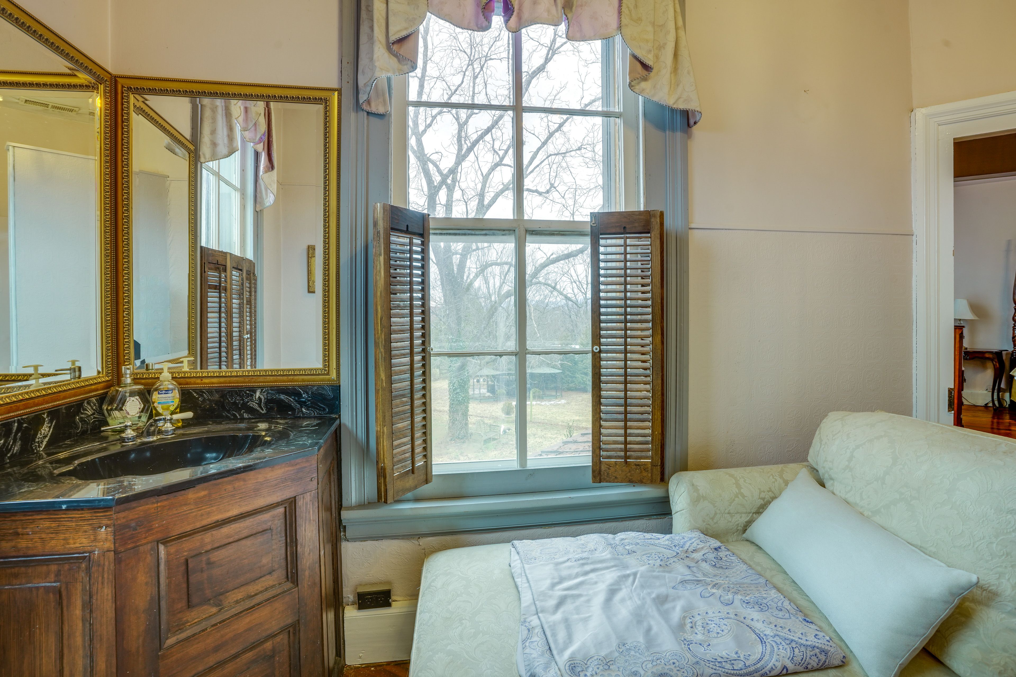 Bathroom | 2nd Floor